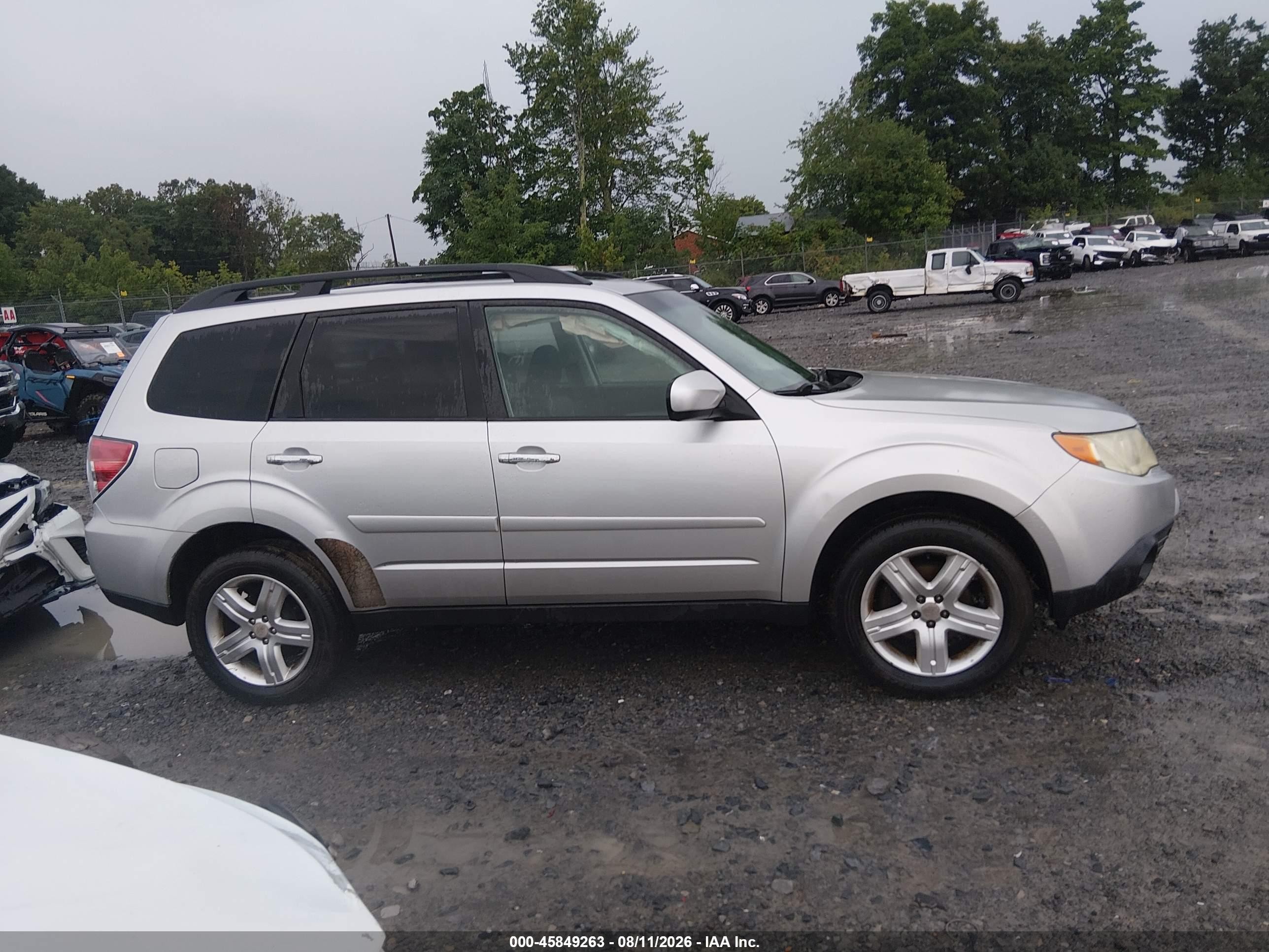 2010 Subaru Forester 2.5x Premium Серебряный vin: JF2SH6CC8AH731175