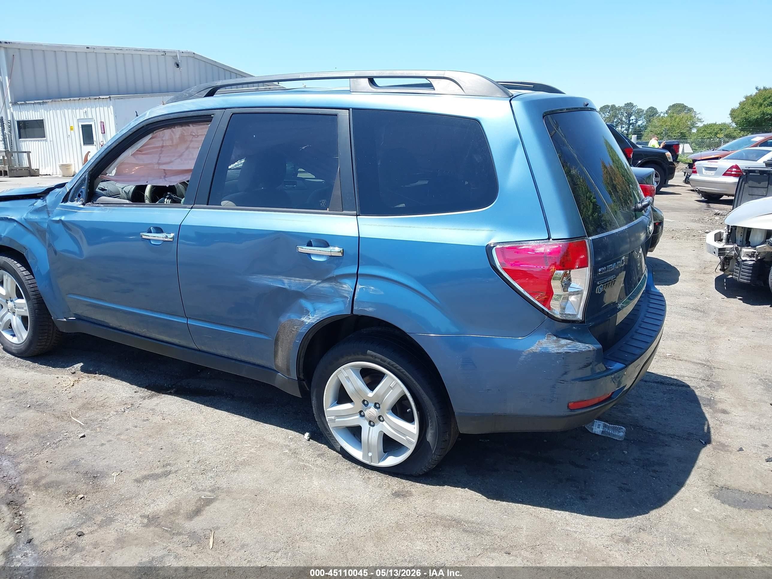 2010 Subaru Forester 2.5x Premium Blue vin: JF2SH6CC8AH765181