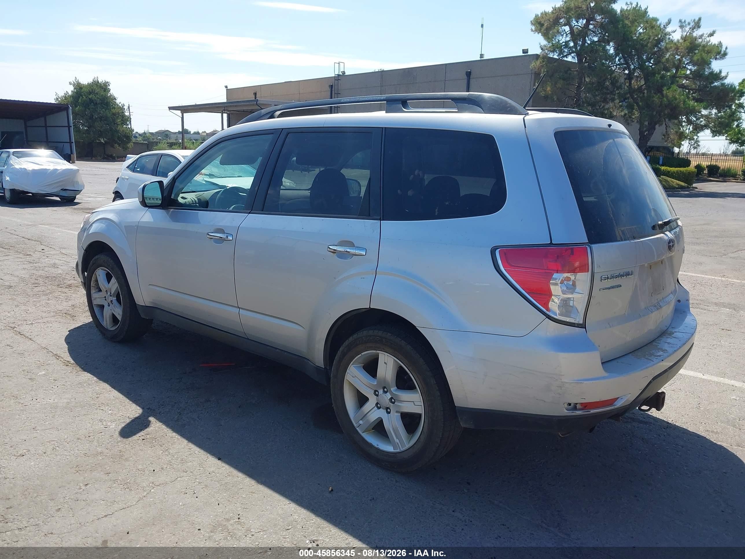 2010 Subaru Forester 2.5x Premium Silver vin: JF2SH6CC8AH775919