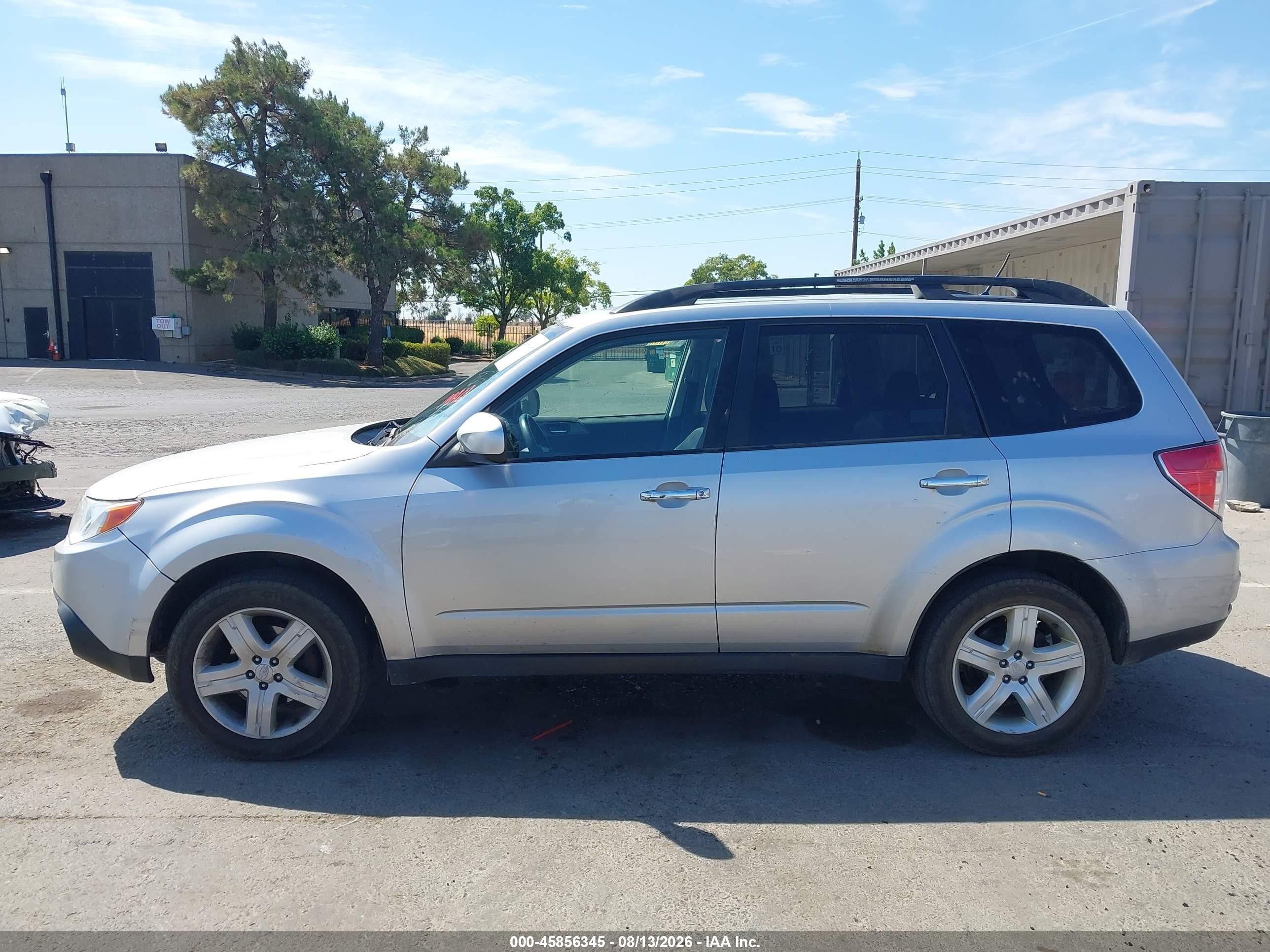 2010 Subaru Forester 2.5x Premium Silver vin: JF2SH6CC8AH775919
