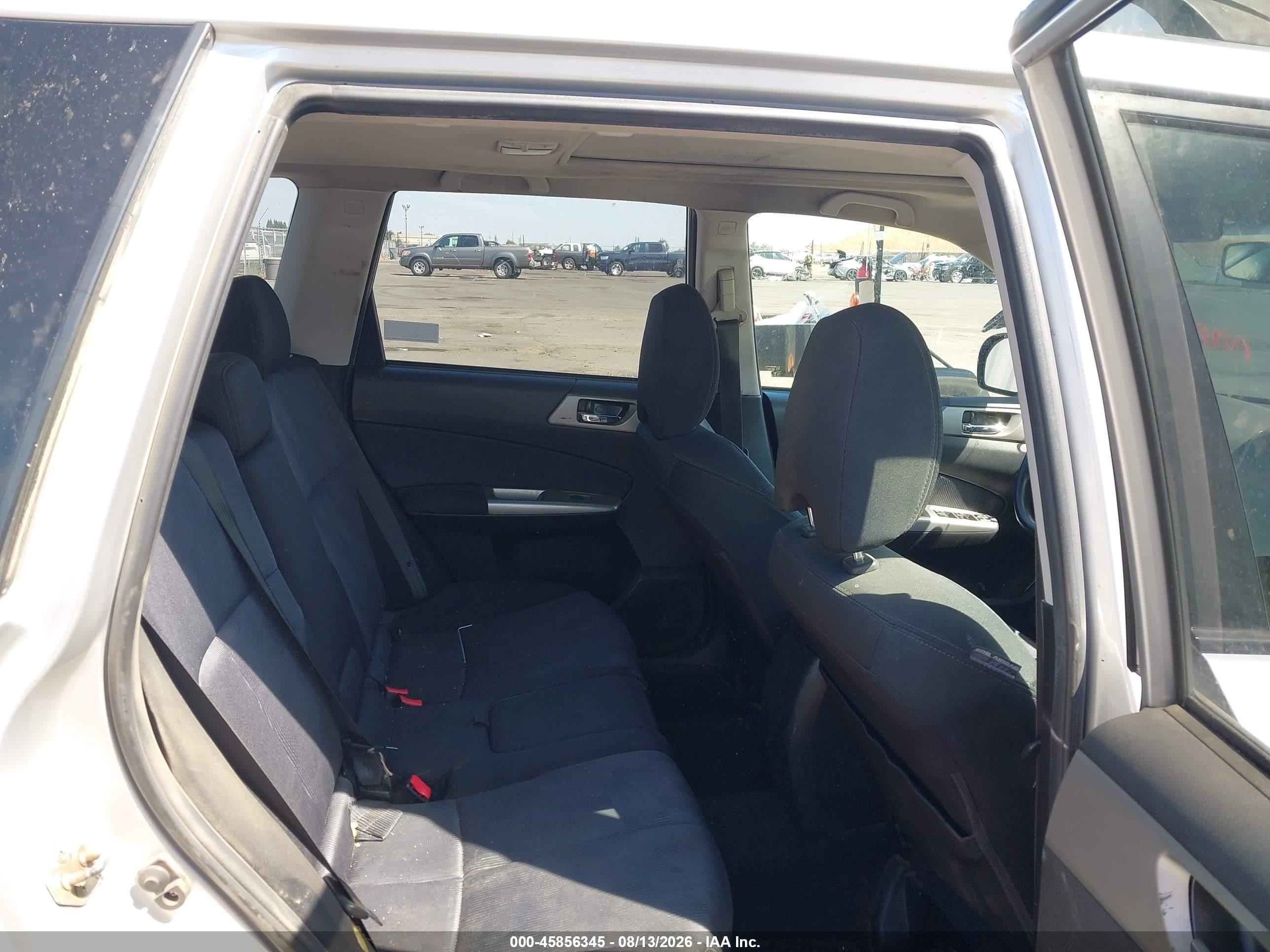 2010 Subaru Forester 2.5x Premium Silver vin: JF2SH6CC8AH775919