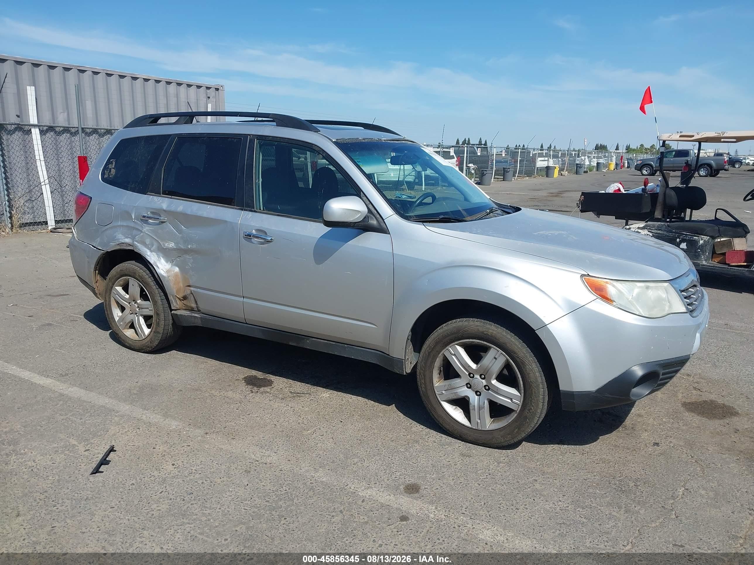2010 Subaru Forester 2.5x Premium Silver vin: JF2SH6CC8AH775919