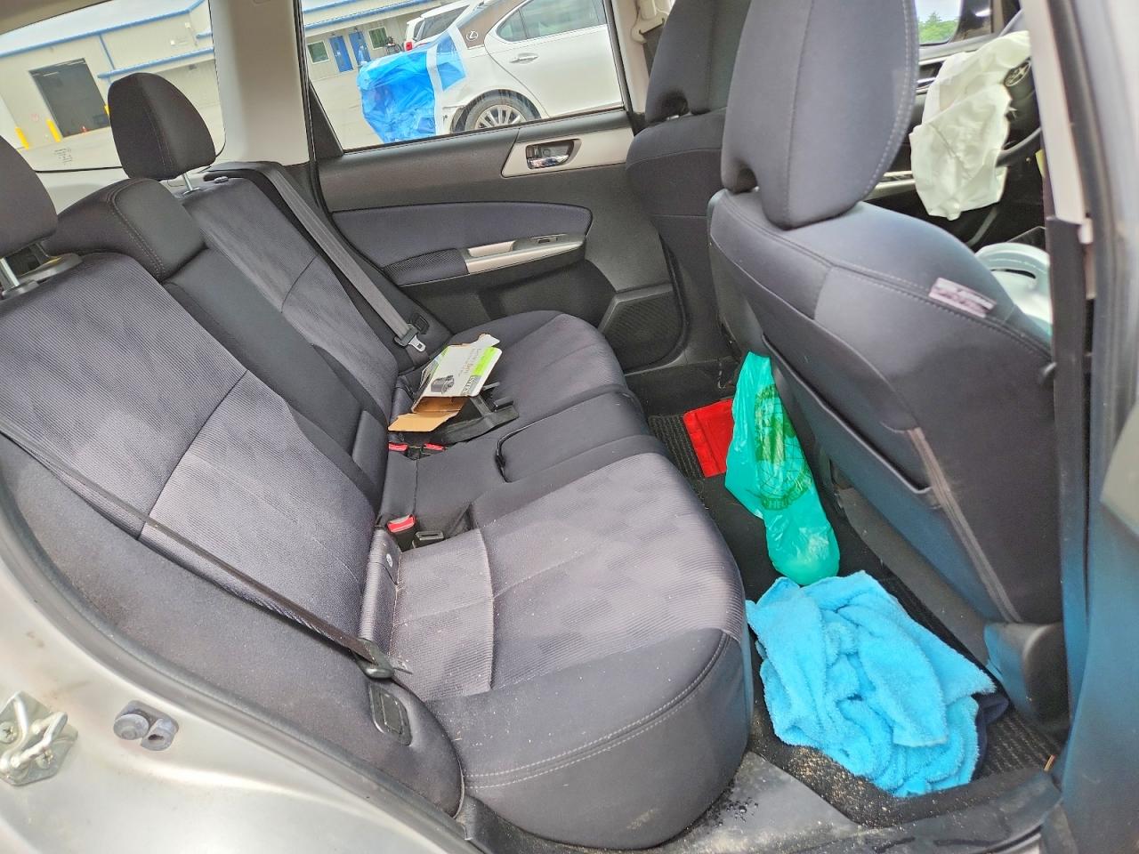 2010 Subaru Forester 2.5x Premium Silver vin: JF2SH6CC8AH786354