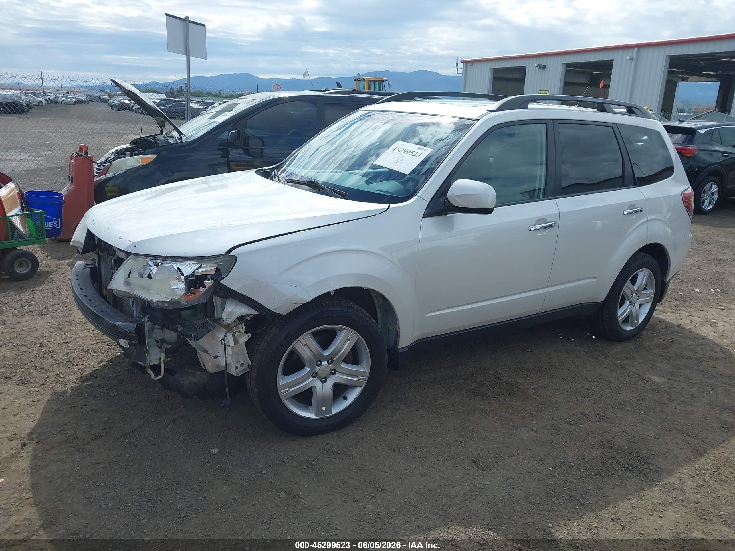 2010 Subaru Forester 2.5x Premium White vin: JF2SH6CC8AH795877