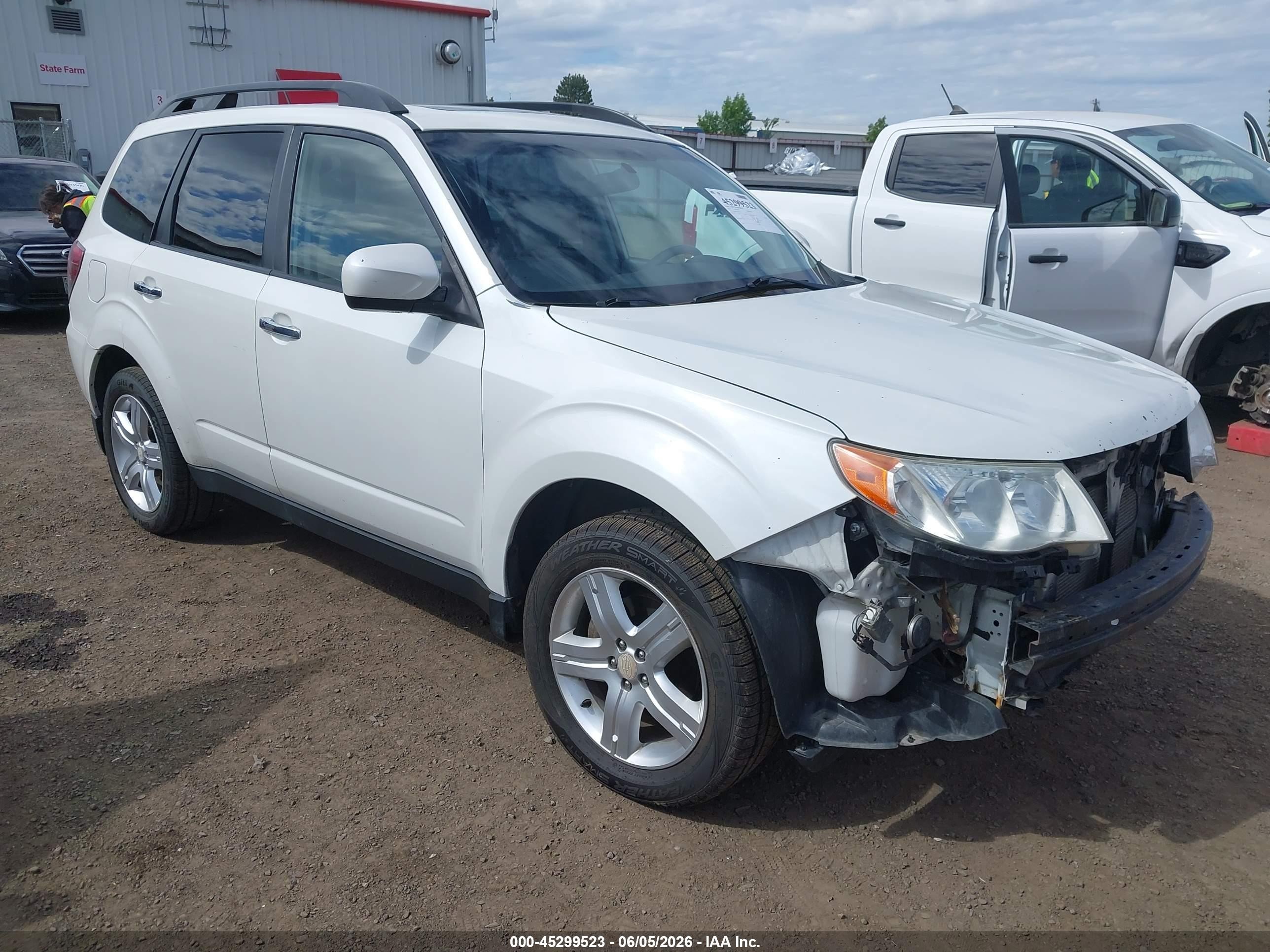 2010 Subaru Forester 2.5x Premium White vin: JF2SH6CC8AH795877