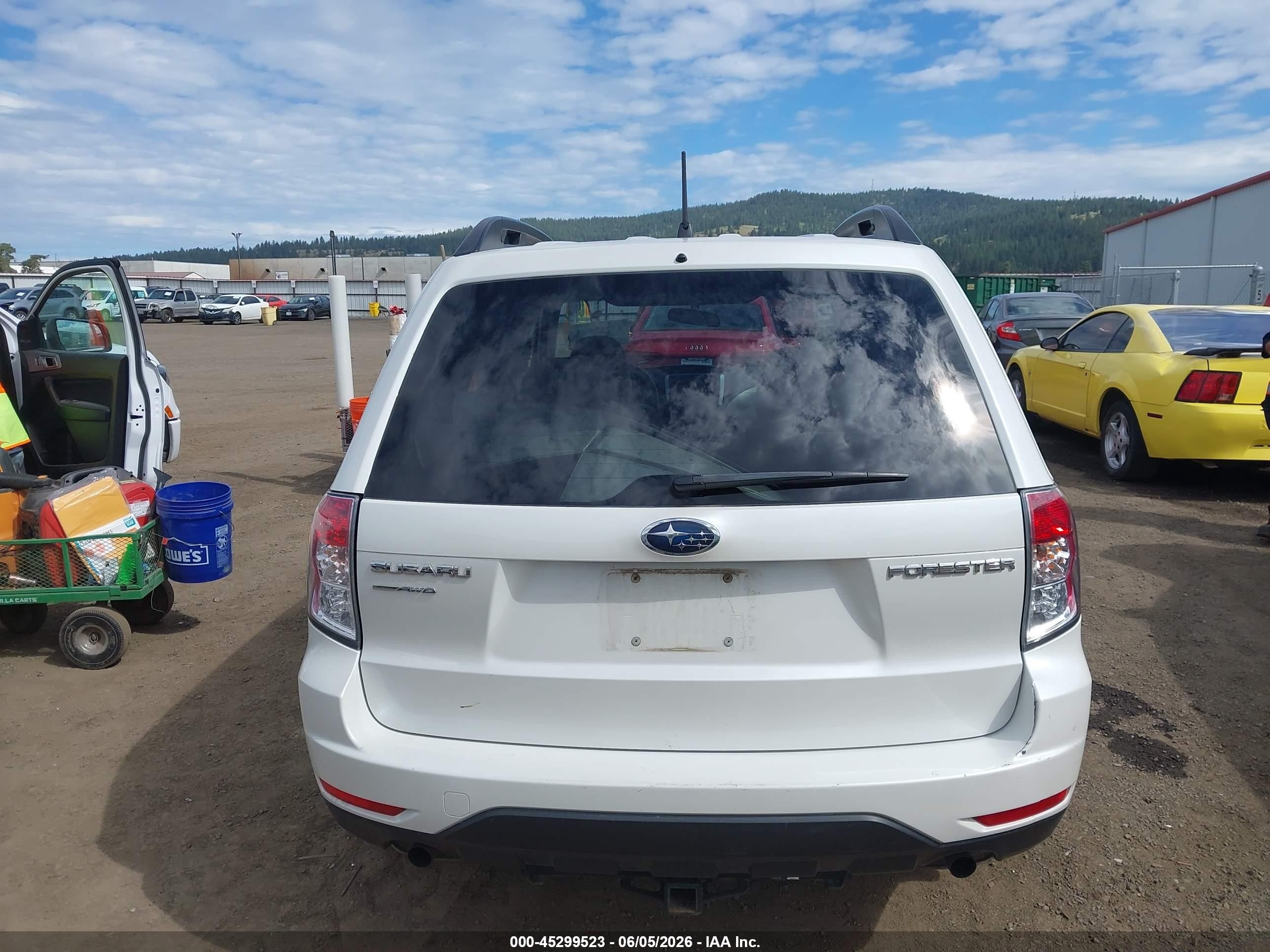 2010 Subaru Forester 2.5x Premium White vin: JF2SH6CC8AH795877