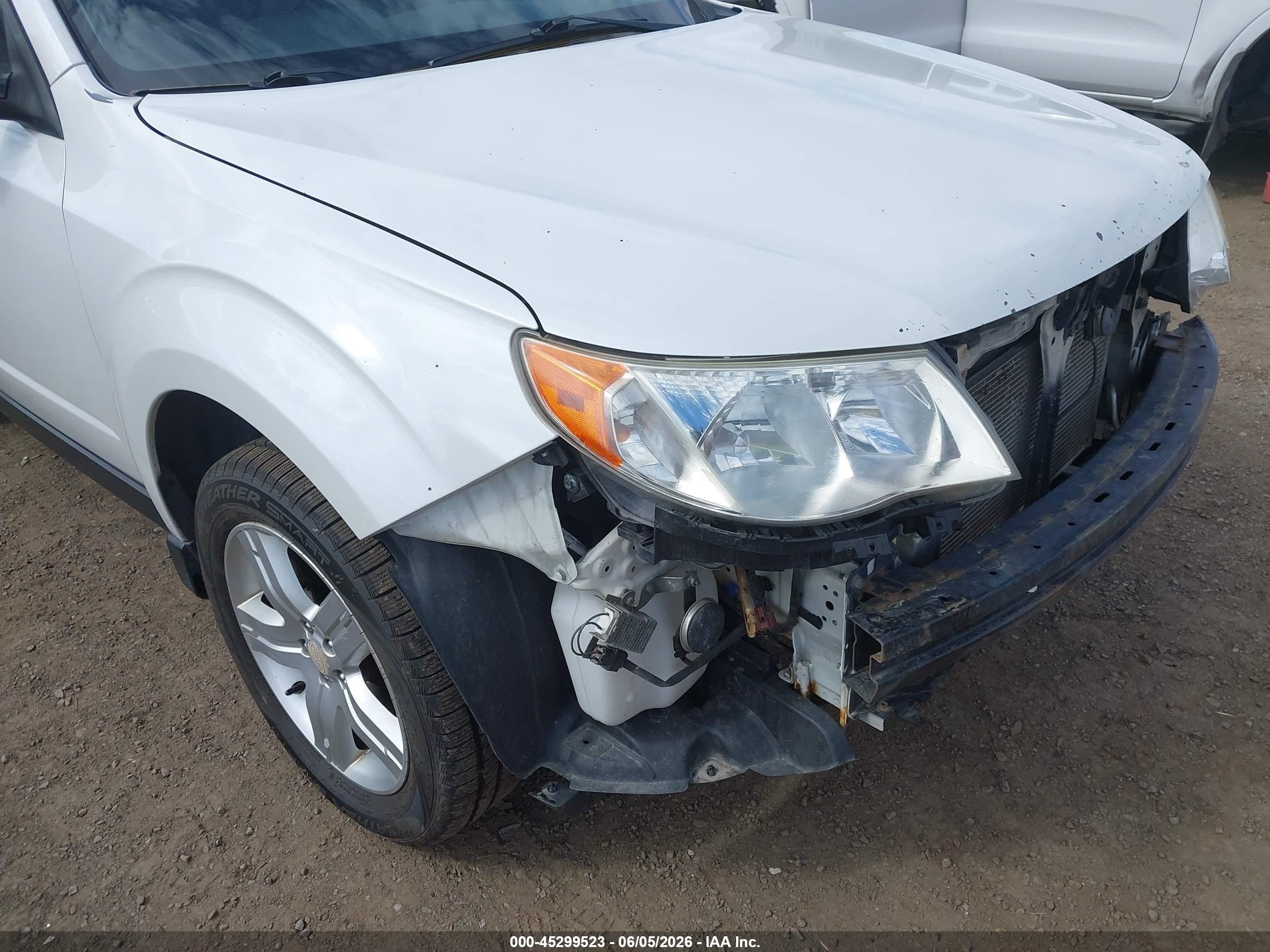 2010 Subaru Forester 2.5x Premium White vin: JF2SH6CC8AH795877