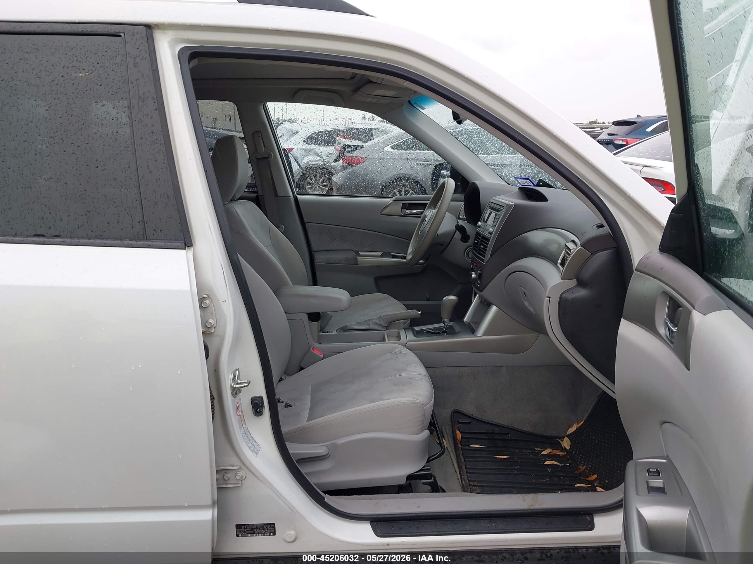 2010 Subaru Forester 2.5x Premium White vin: JF2SH6CC8AH798827