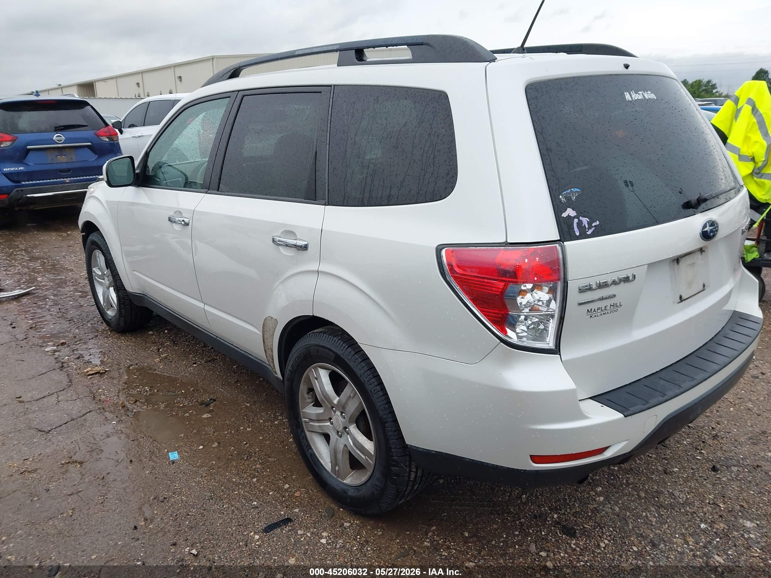 2010 Subaru Forester 2.5x Premium White vin: JF2SH6CC8AH798827