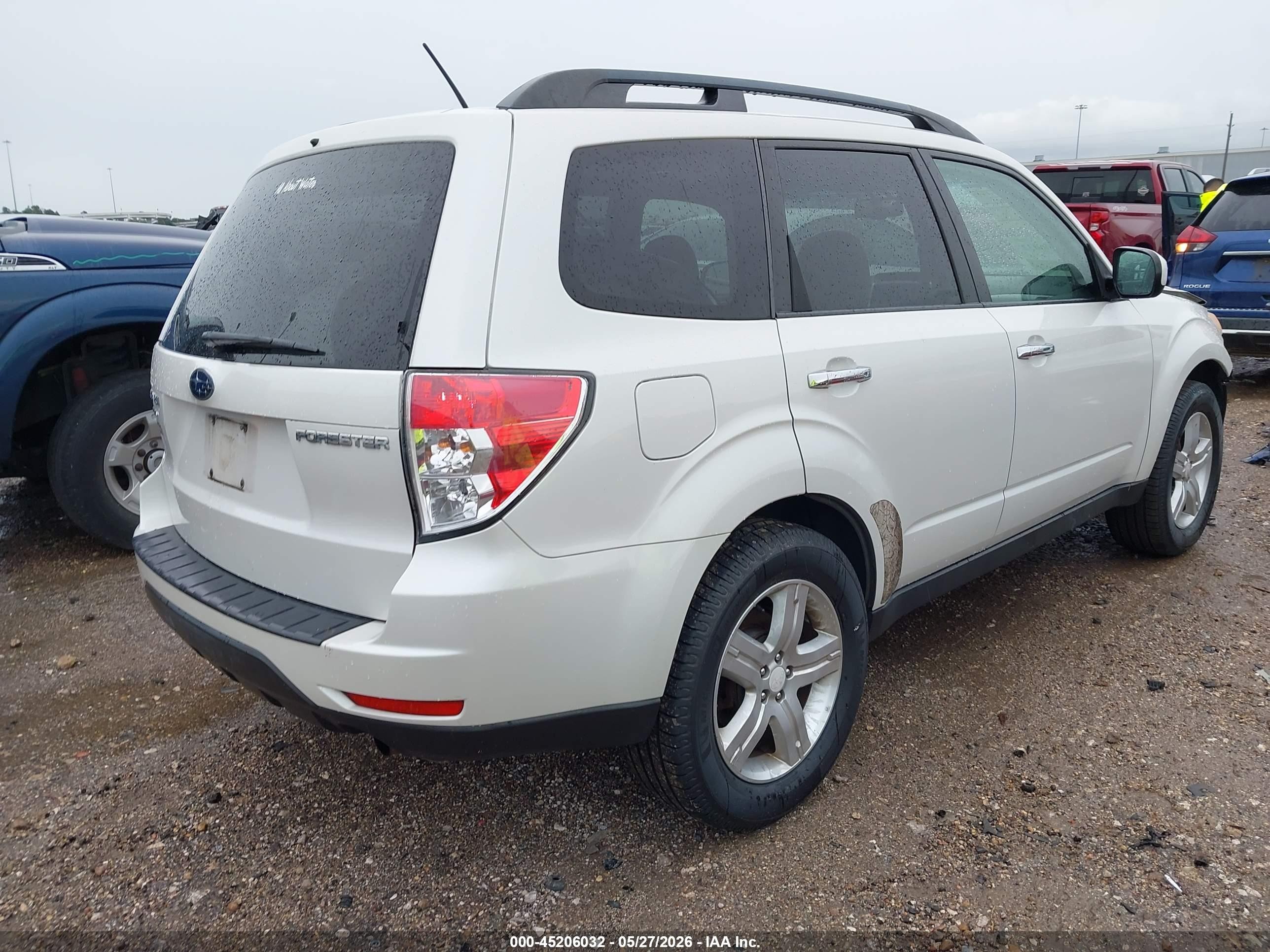 2010 Subaru Forester 2.5x Premium White vin: JF2SH6CC8AH798827