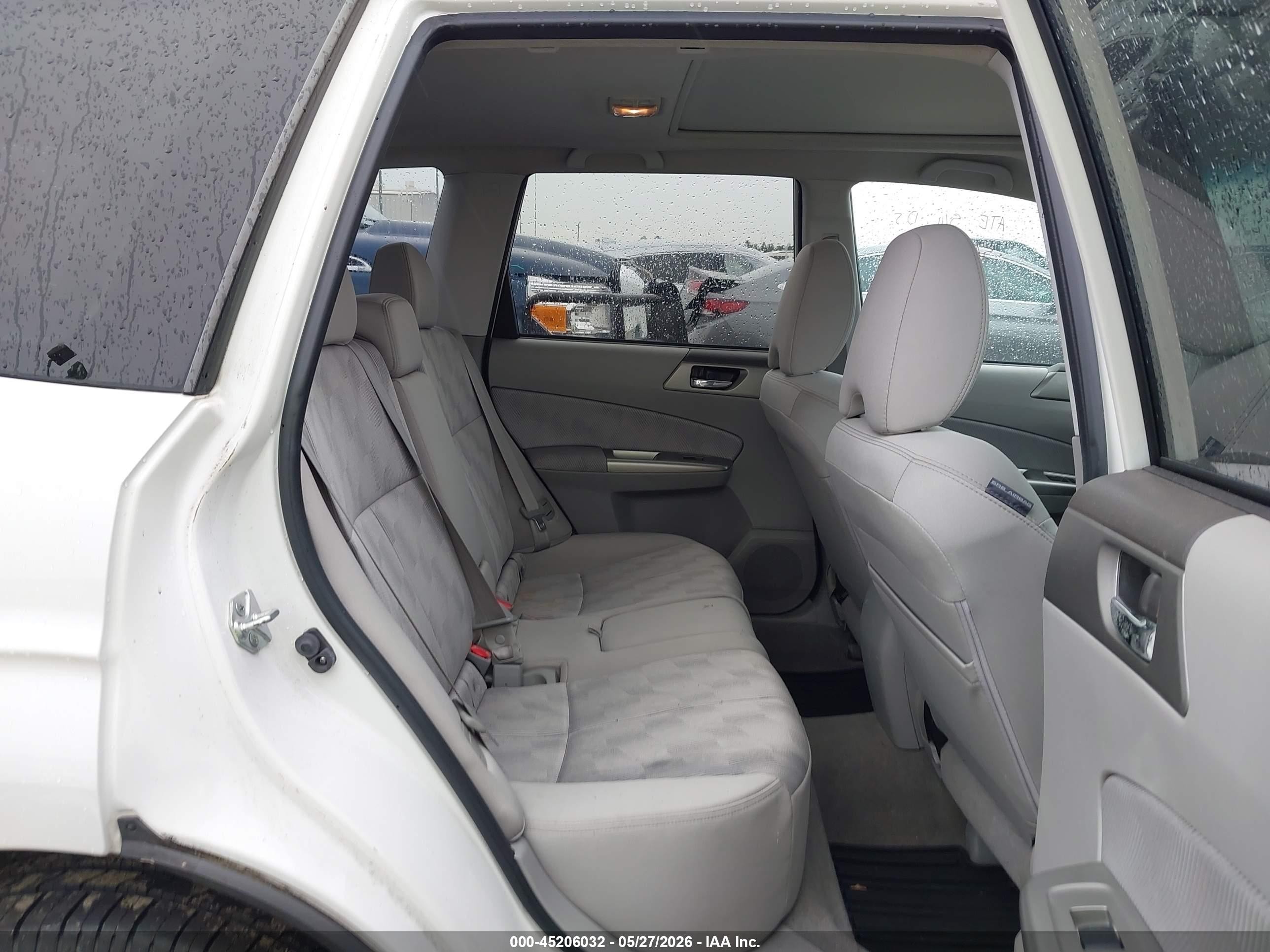 2010 Subaru Forester 2.5x Premium White vin: JF2SH6CC8AH798827