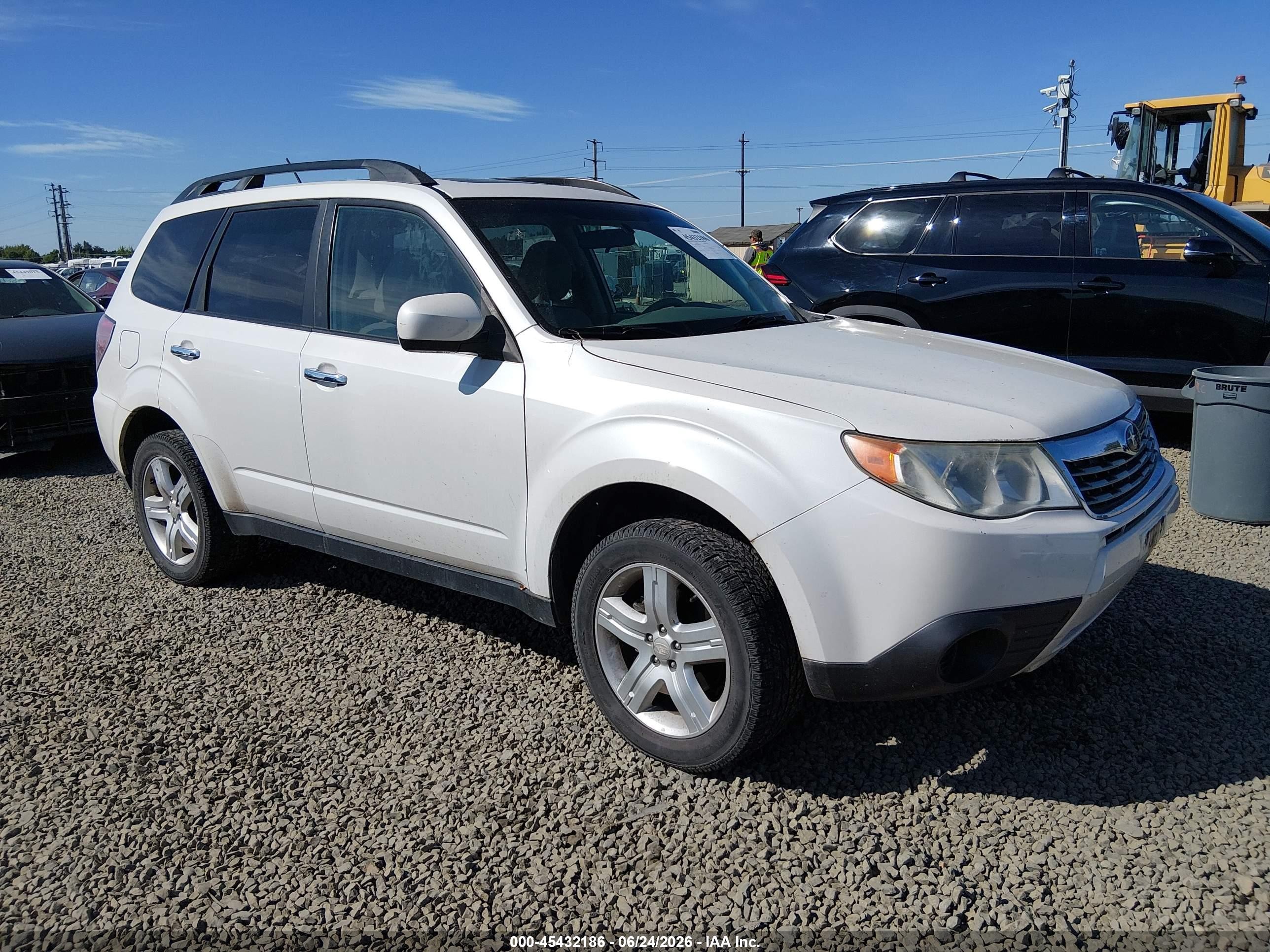 2010 Subaru Forester 2.5x Premium Белый vin: JF2SH6CC8AH805792