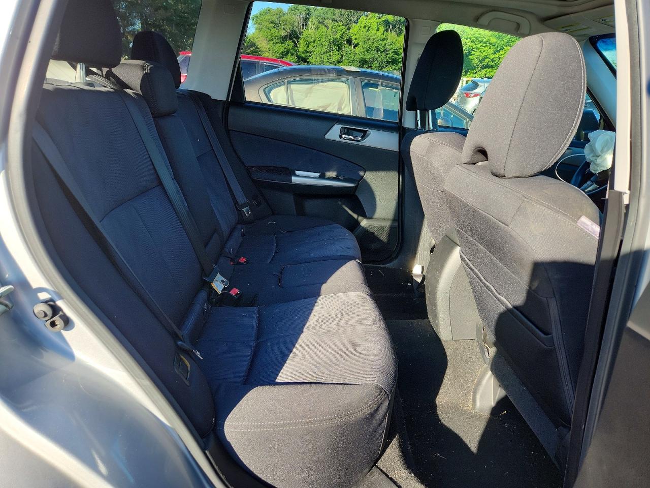 2010 Subaru Forester 2.5x Premium Silver vin: JF2SH6CC9AH730794