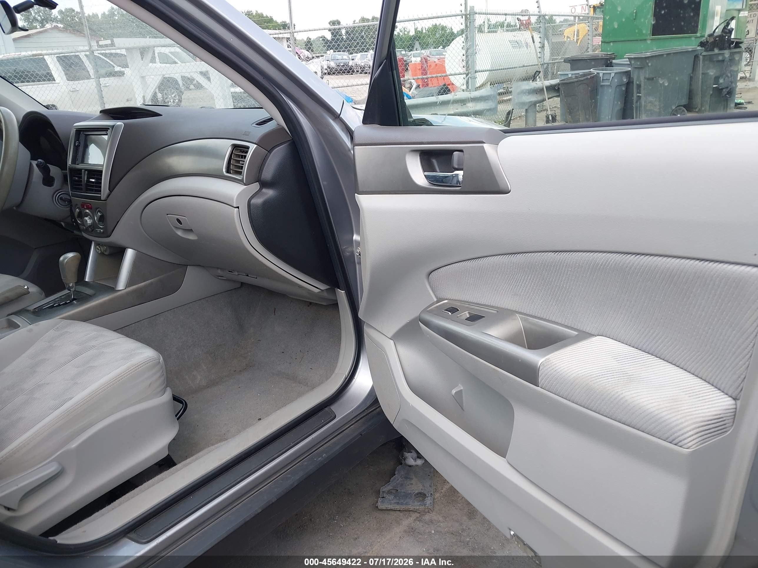 2010 Subaru Forester 2.5x Premium Silver vin: JF2SH6CC9AH740323