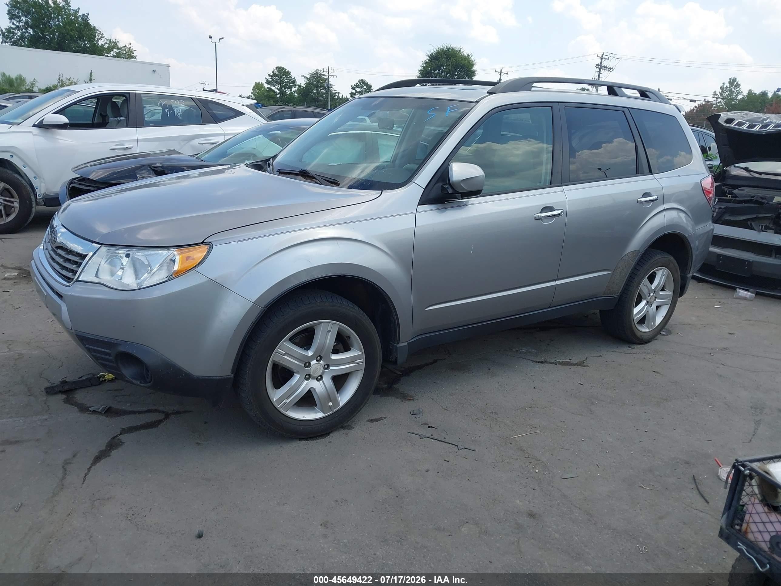 2010 Subaru Forester 2.5x Premium Silver vin: JF2SH6CC9AH740323