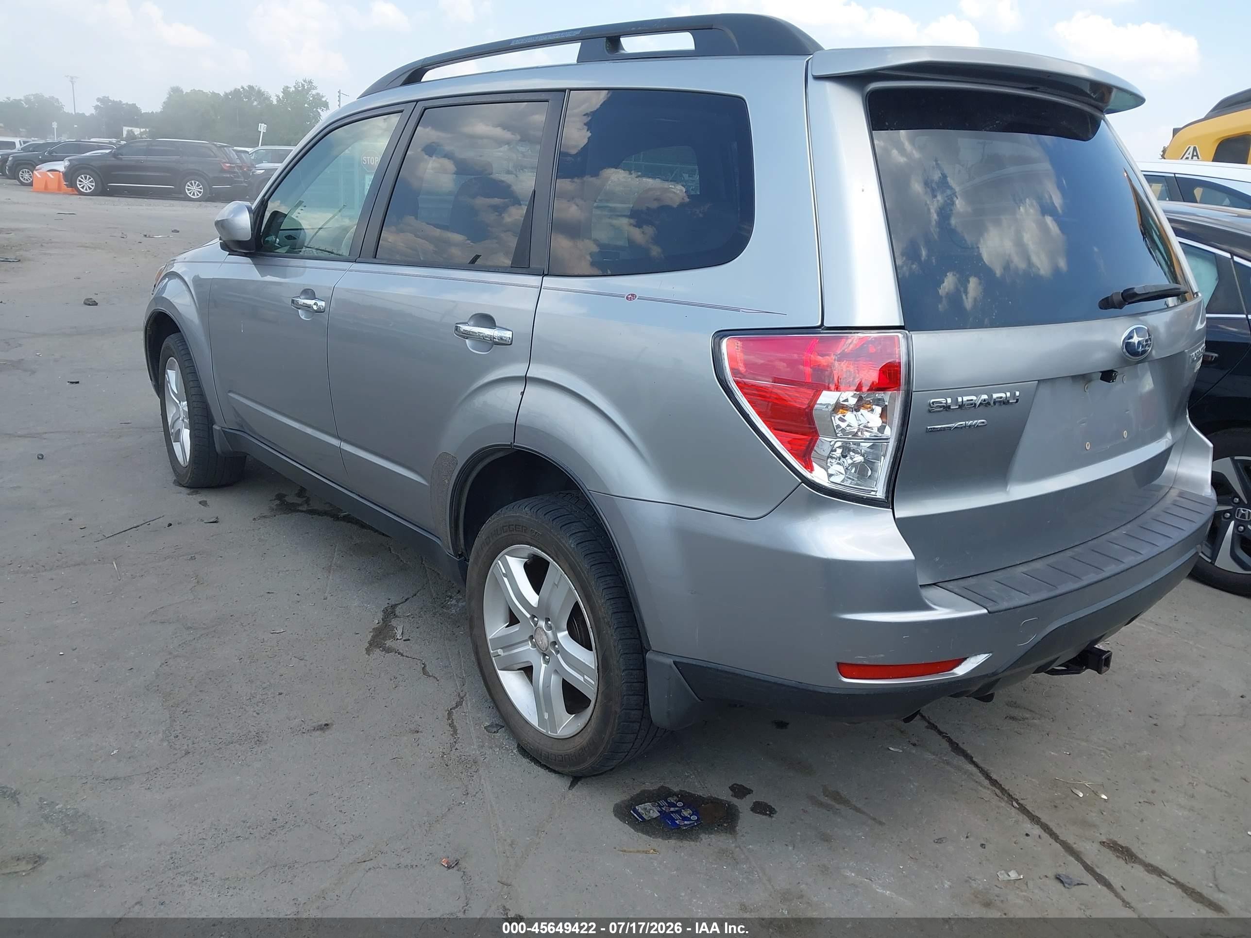 2010 Subaru Forester 2.5x Premium Silver vin: JF2SH6CC9AH740323