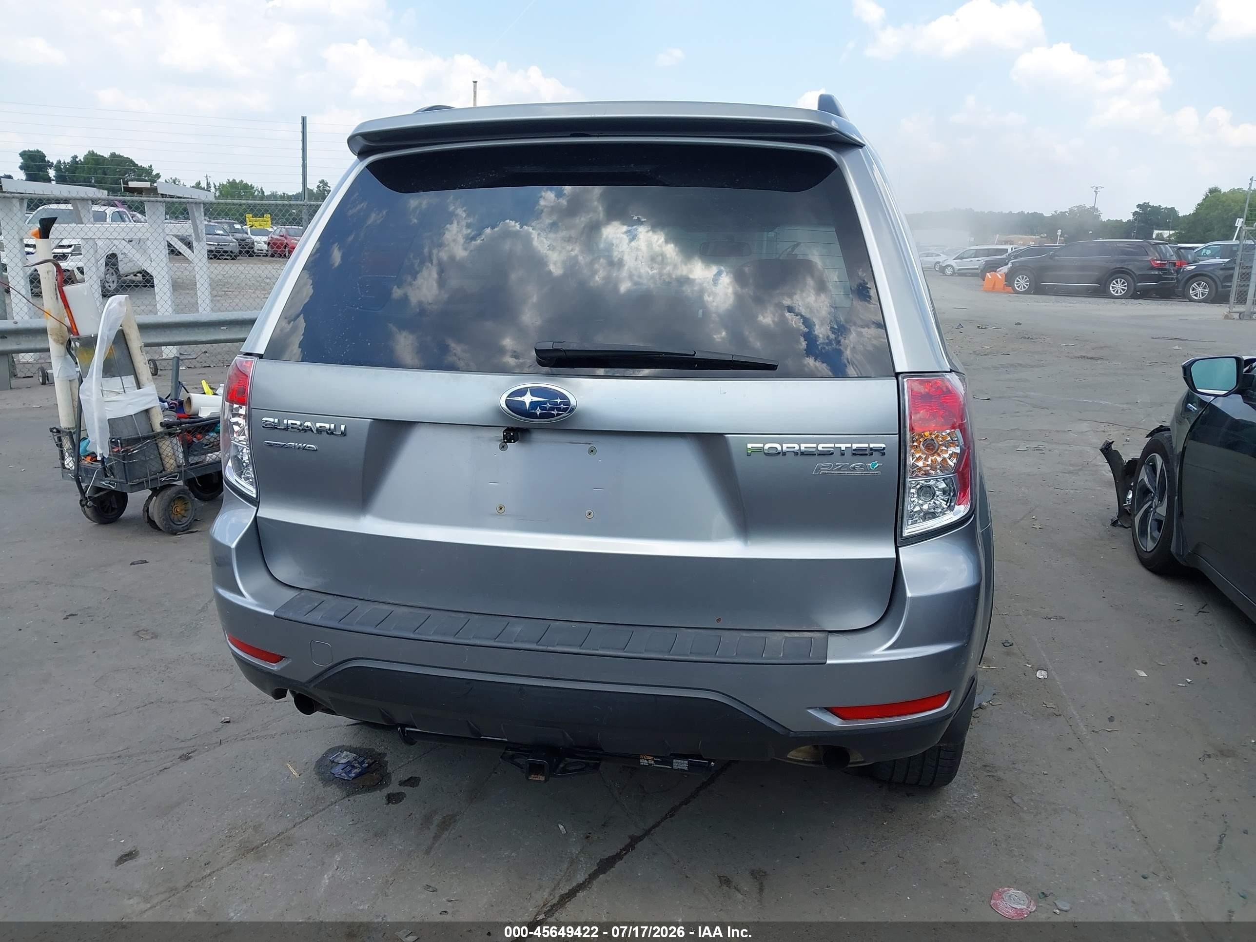 2010 Subaru Forester 2.5x Premium Silver vin: JF2SH6CC9AH740323