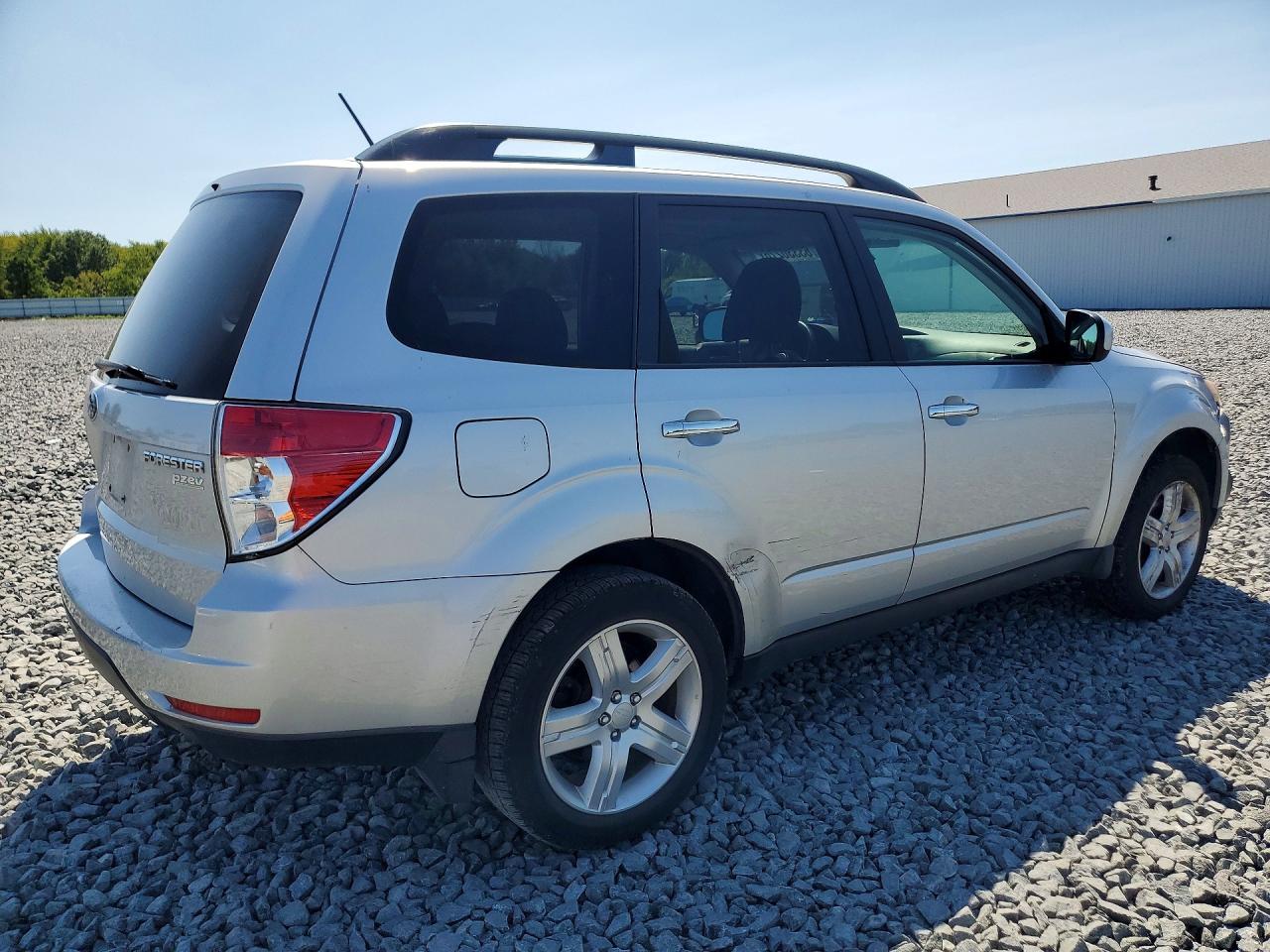 2010 Subaru Forester 2.5x Premium Silver vin: JF2SH6CC9AH790235