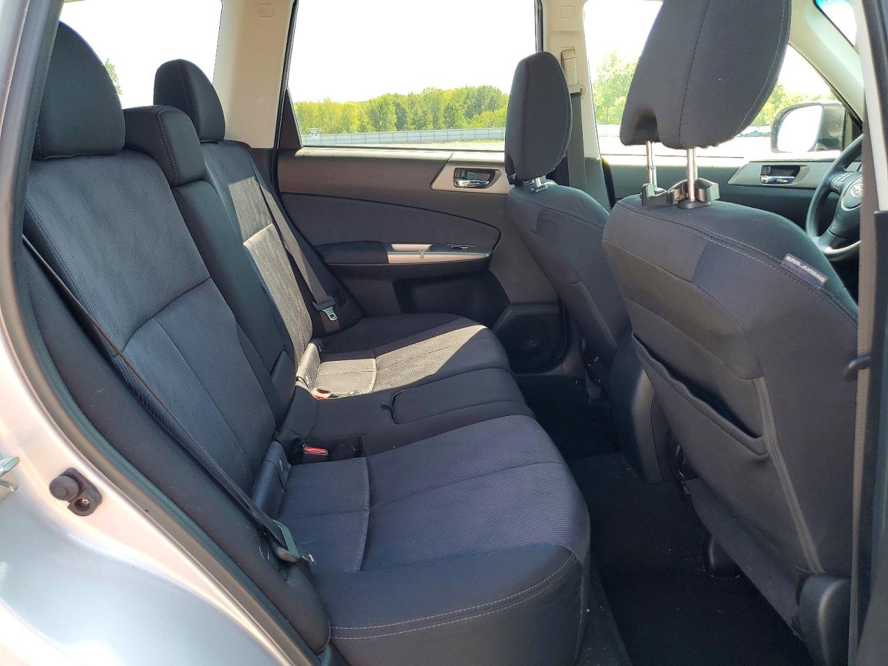 2010 Subaru Forester 2.5x Premium Silver vin: JF2SH6CC9AH790235
