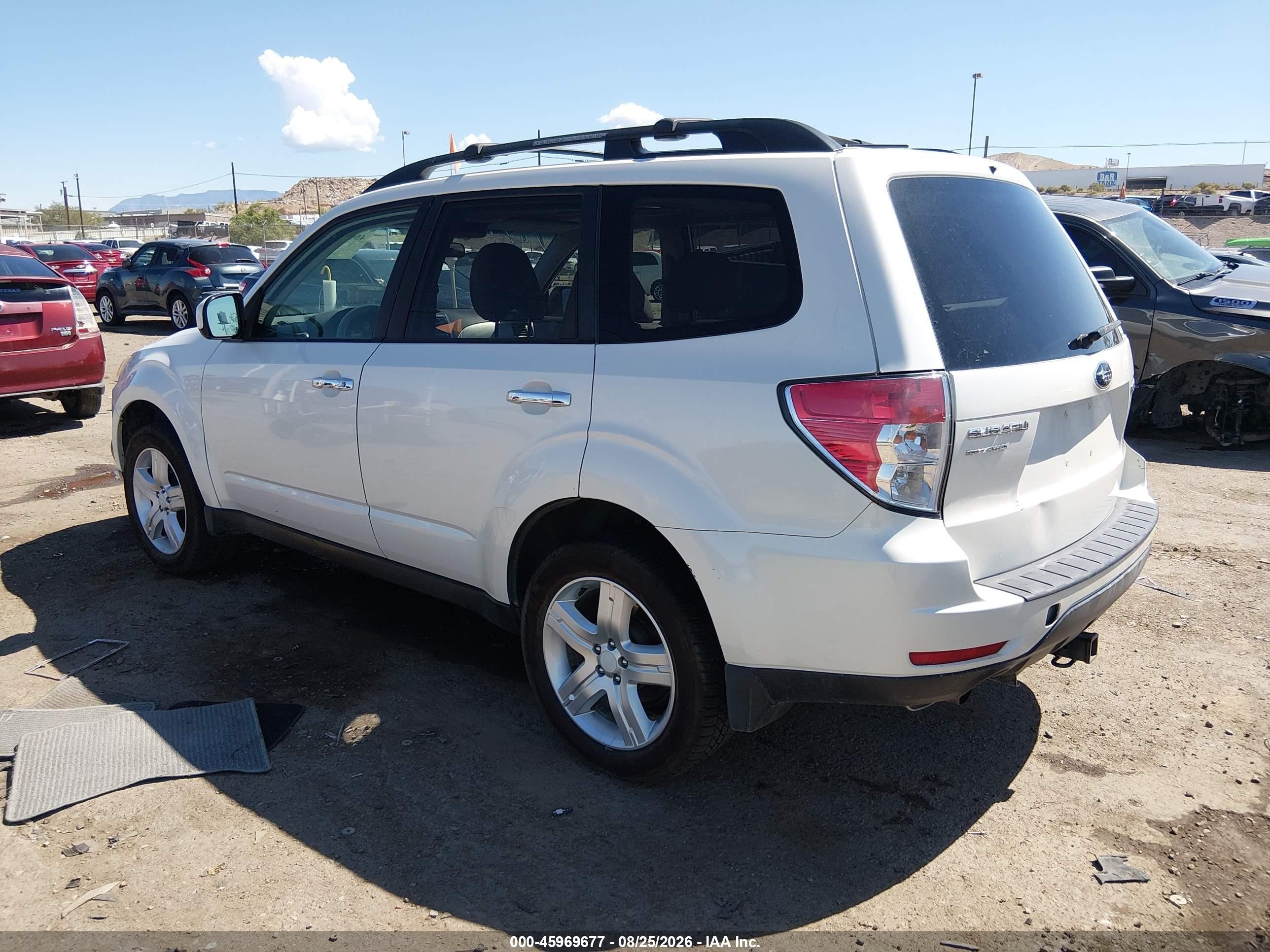 2010 Subaru Forester 2.5x Premium White vin: JF2SH6CC9AH792003