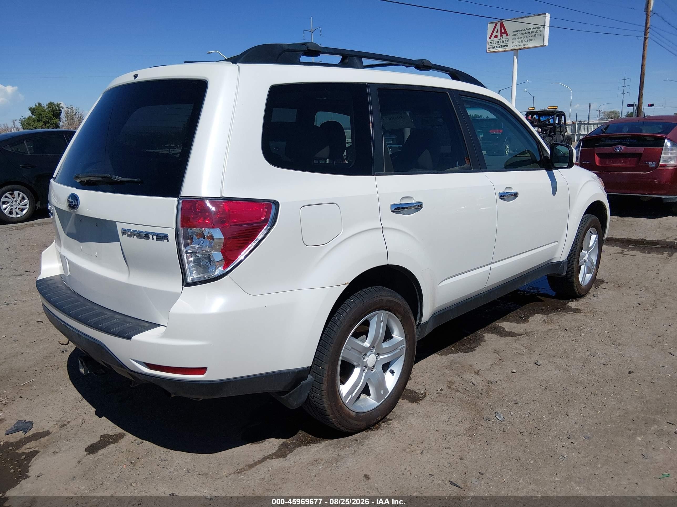 2010 Subaru Forester 2.5x Premium White vin: JF2SH6CC9AH792003
