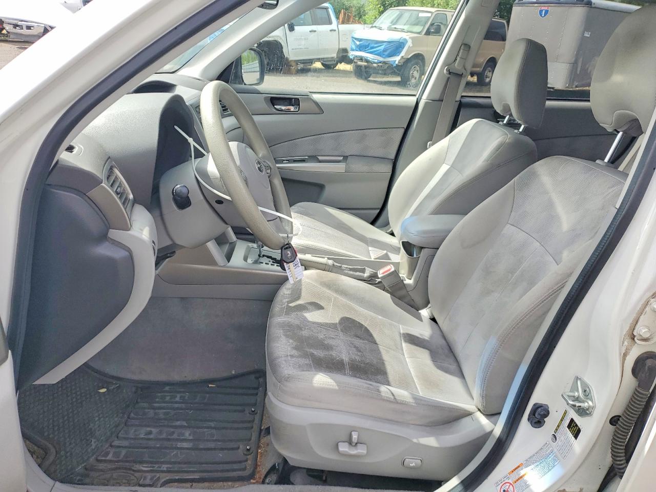 2010 Subaru Forester 2.5x Premium White vin: JF2SH6CC9AH801900