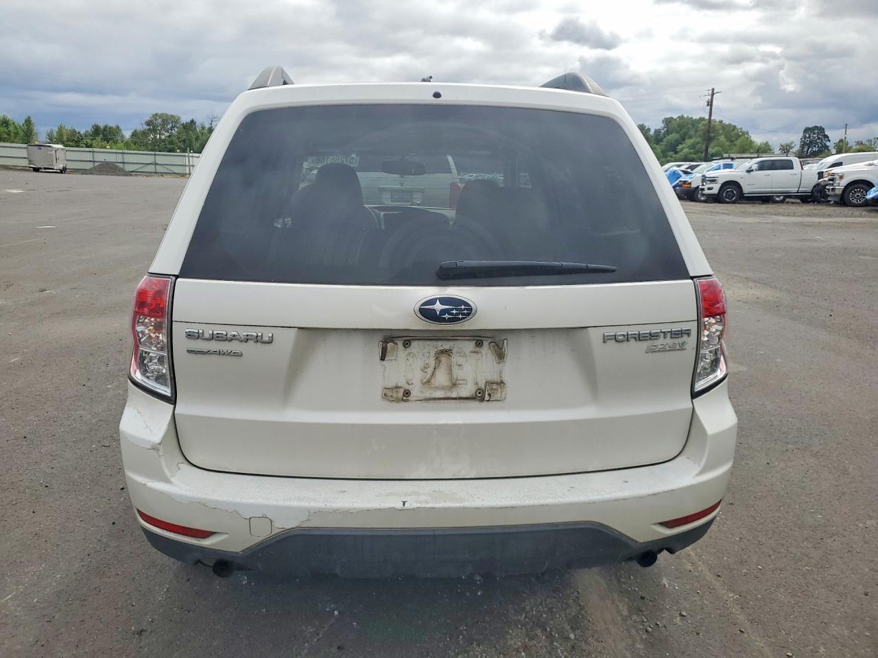2010 Subaru Forester 2.5x Premium White vin: JF2SH6CC9AH801900