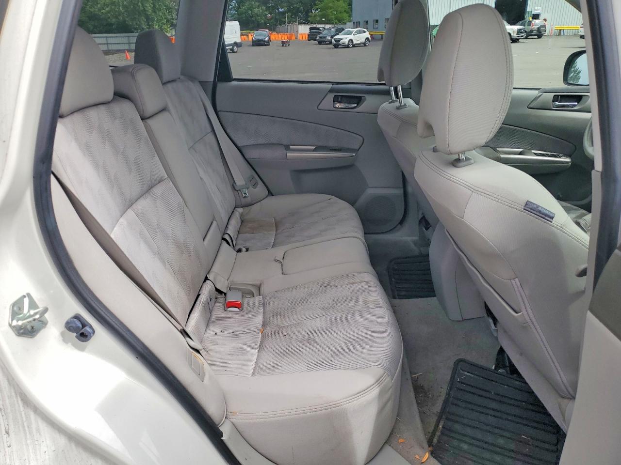 2010 Subaru Forester 2.5x Premium White vin: JF2SH6CC9AH801900
