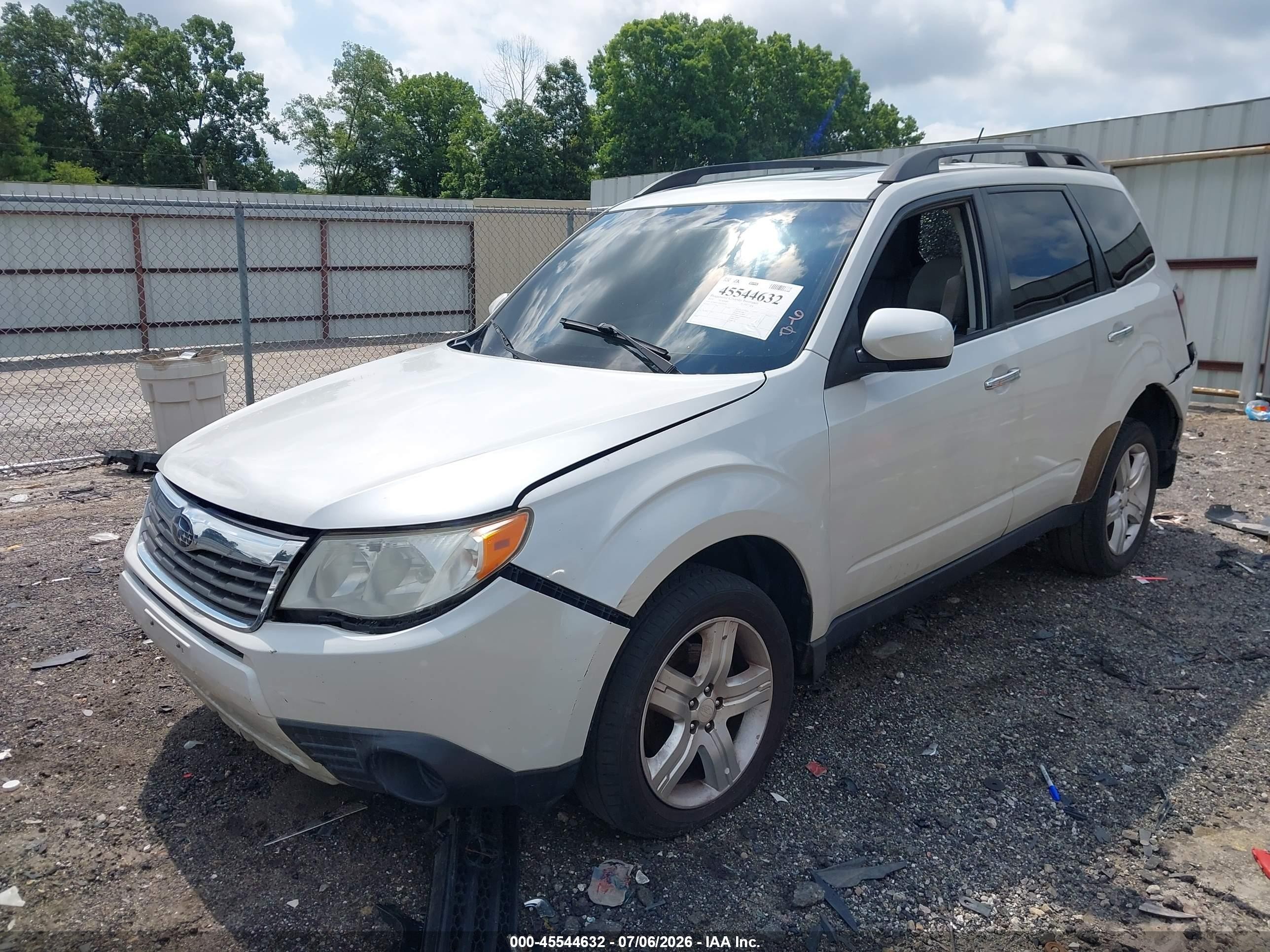 2010 Subaru Forester 2.5x Premium White vin: JF2SH6CCXAG749747
