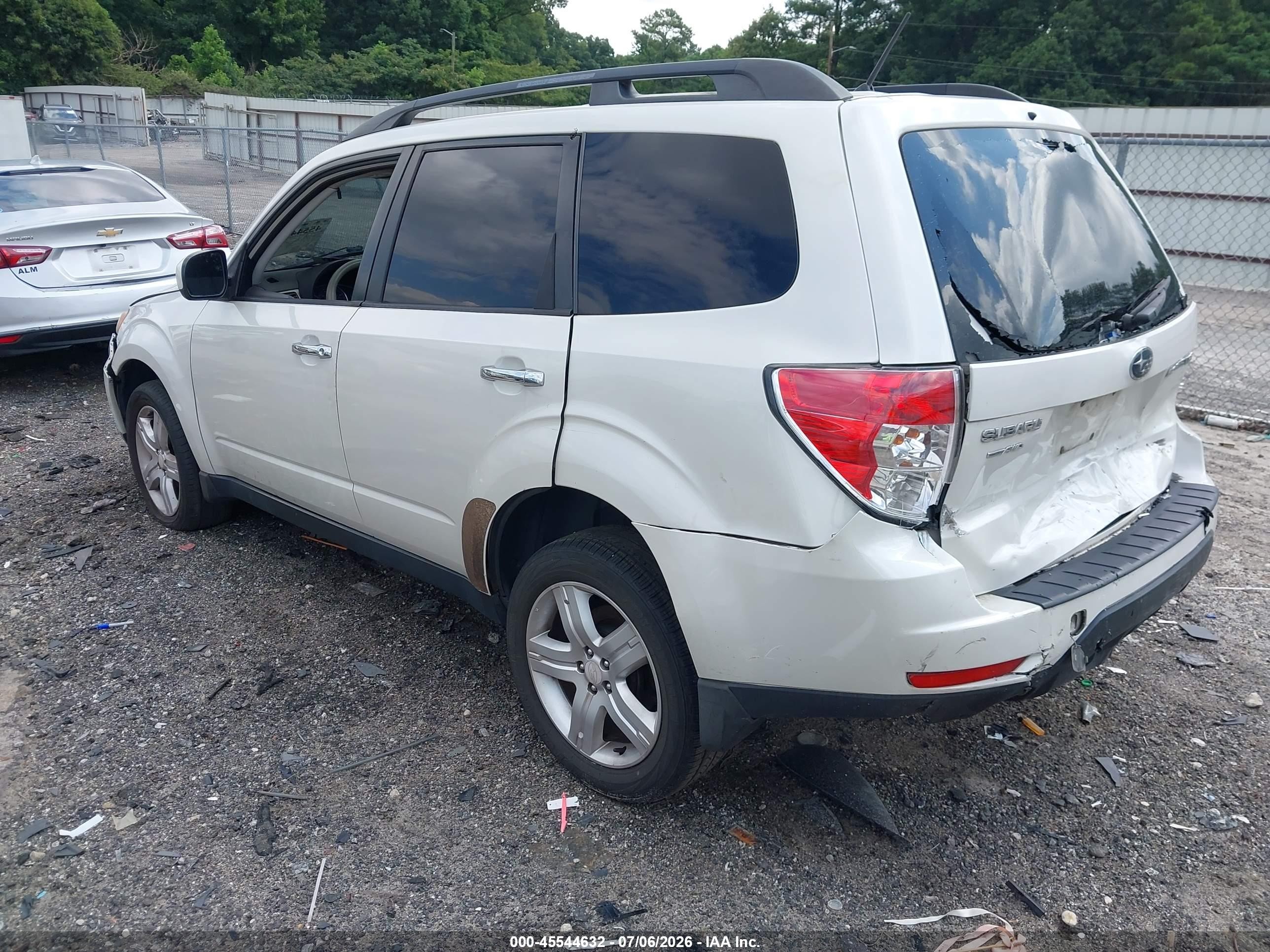 2010 Subaru Forester 2.5x Premium White vin: JF2SH6CCXAG749747