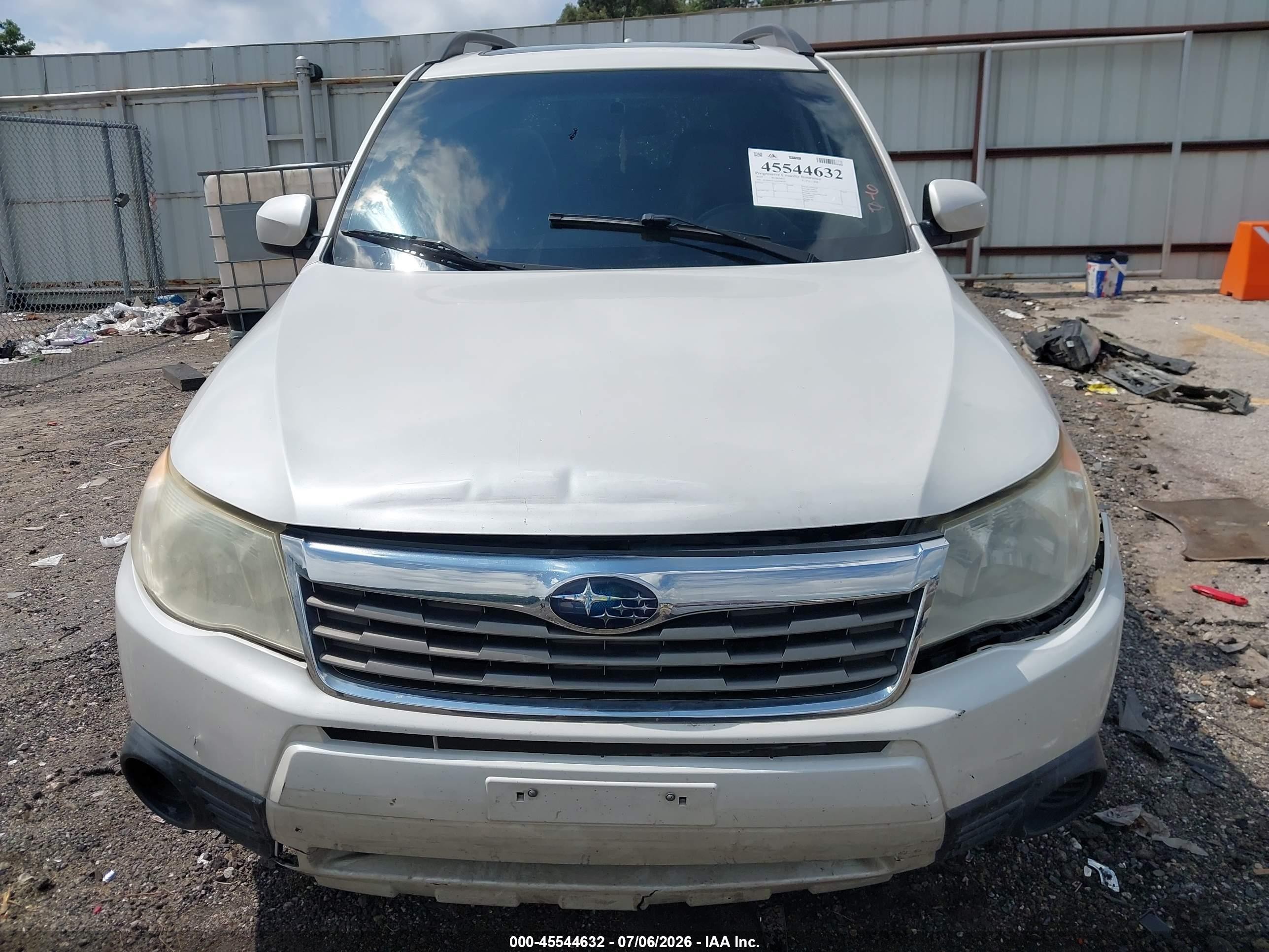 2010 Subaru Forester 2.5x Premium White vin: JF2SH6CCXAG749747