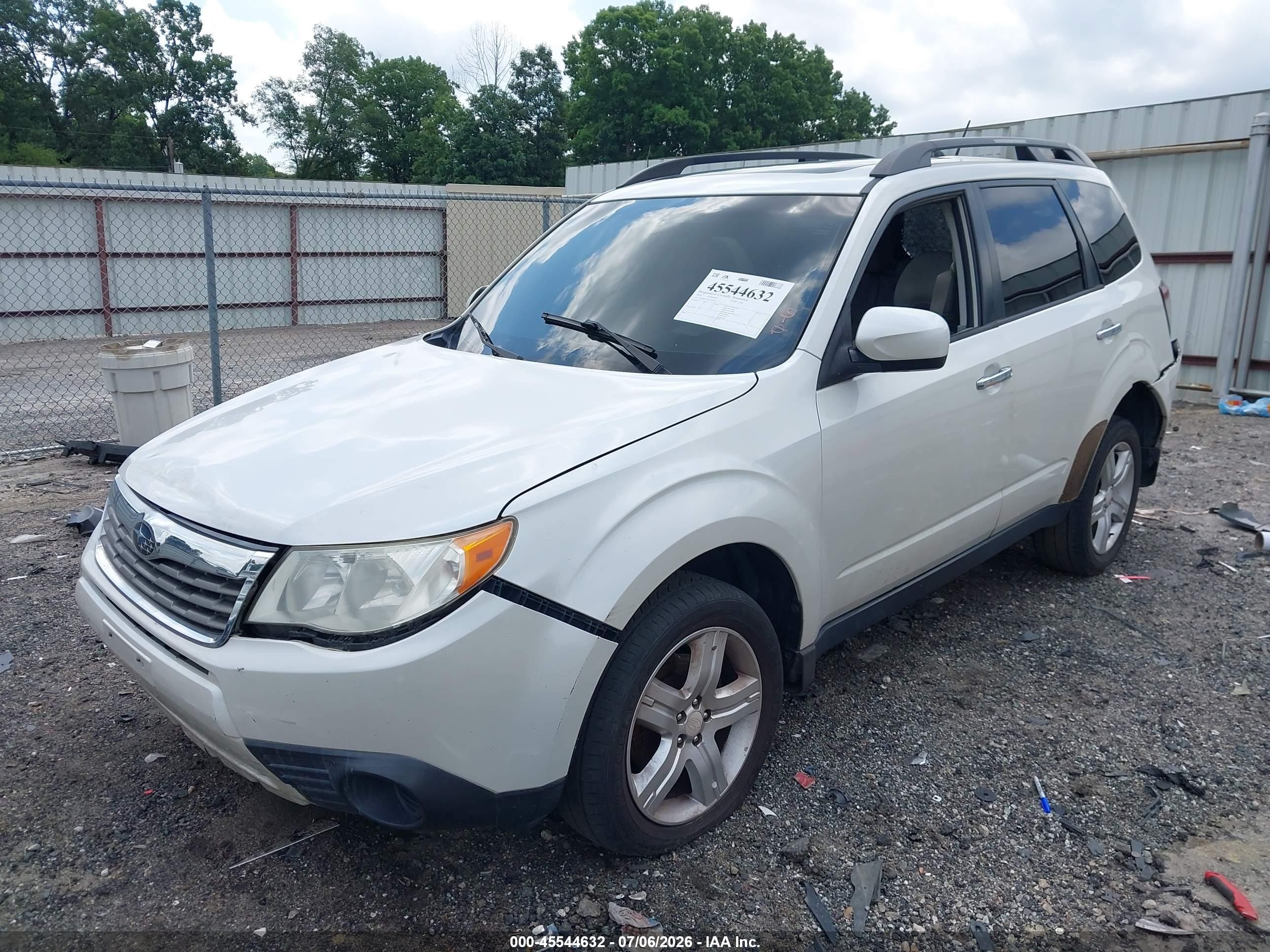 2010 Subaru Forester 2.5x Premium White vin: JF2SH6CCXAG749747
