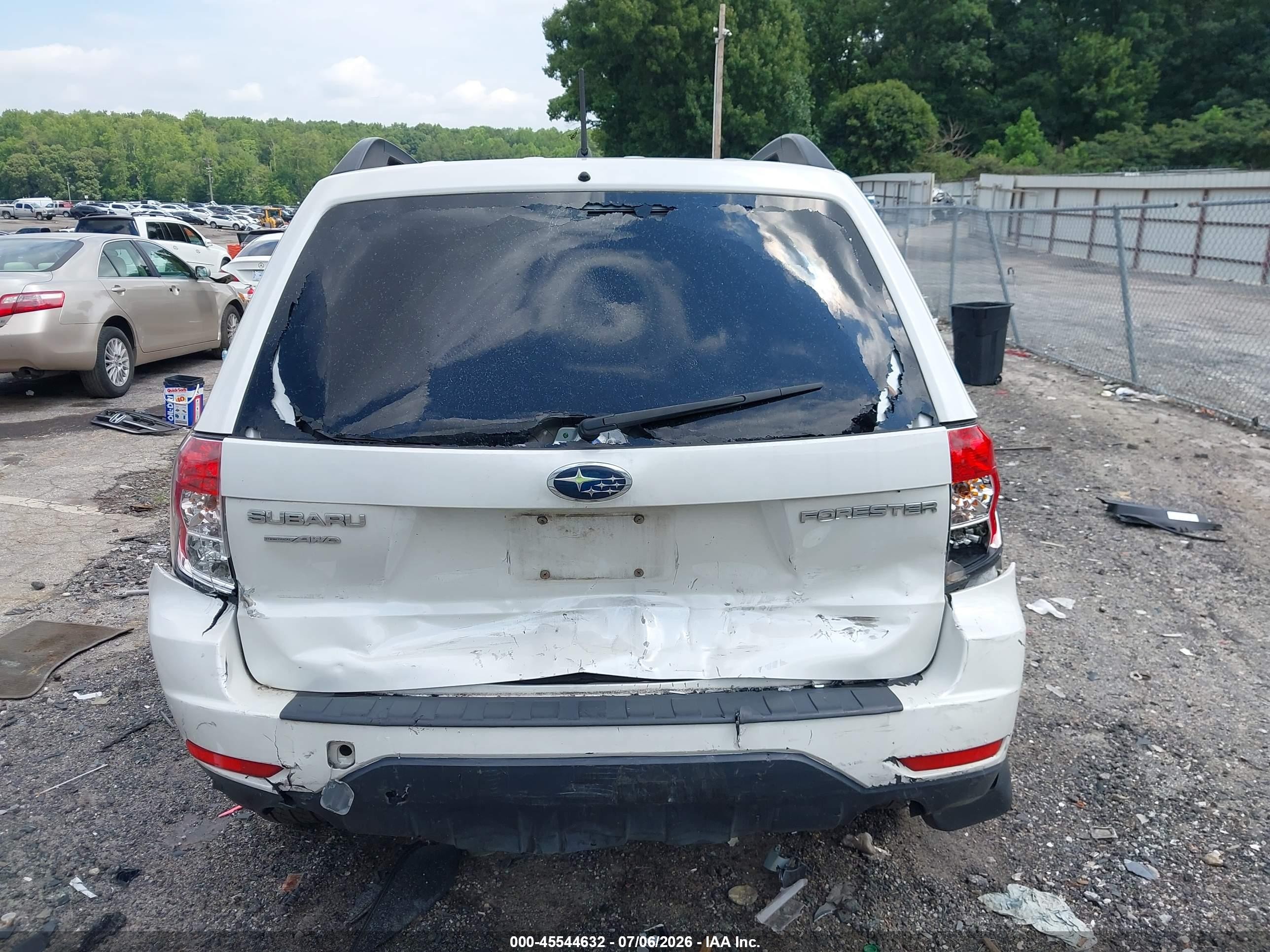 2010 Subaru Forester 2.5x Premium White vin: JF2SH6CCXAG749747