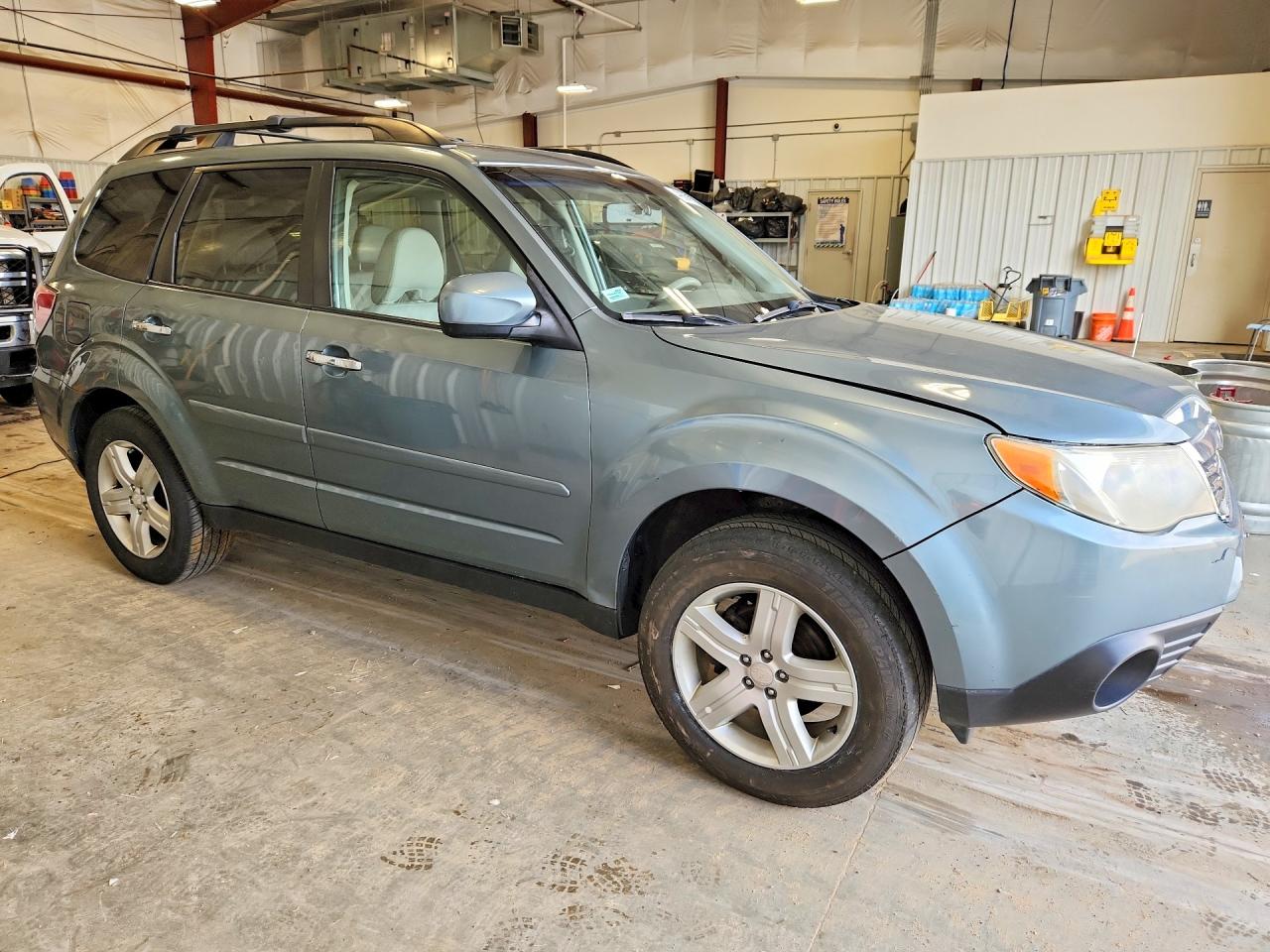 2010 Subaru Forester 2.5x Premium Blue vin: JF2SH6CCXAG758691