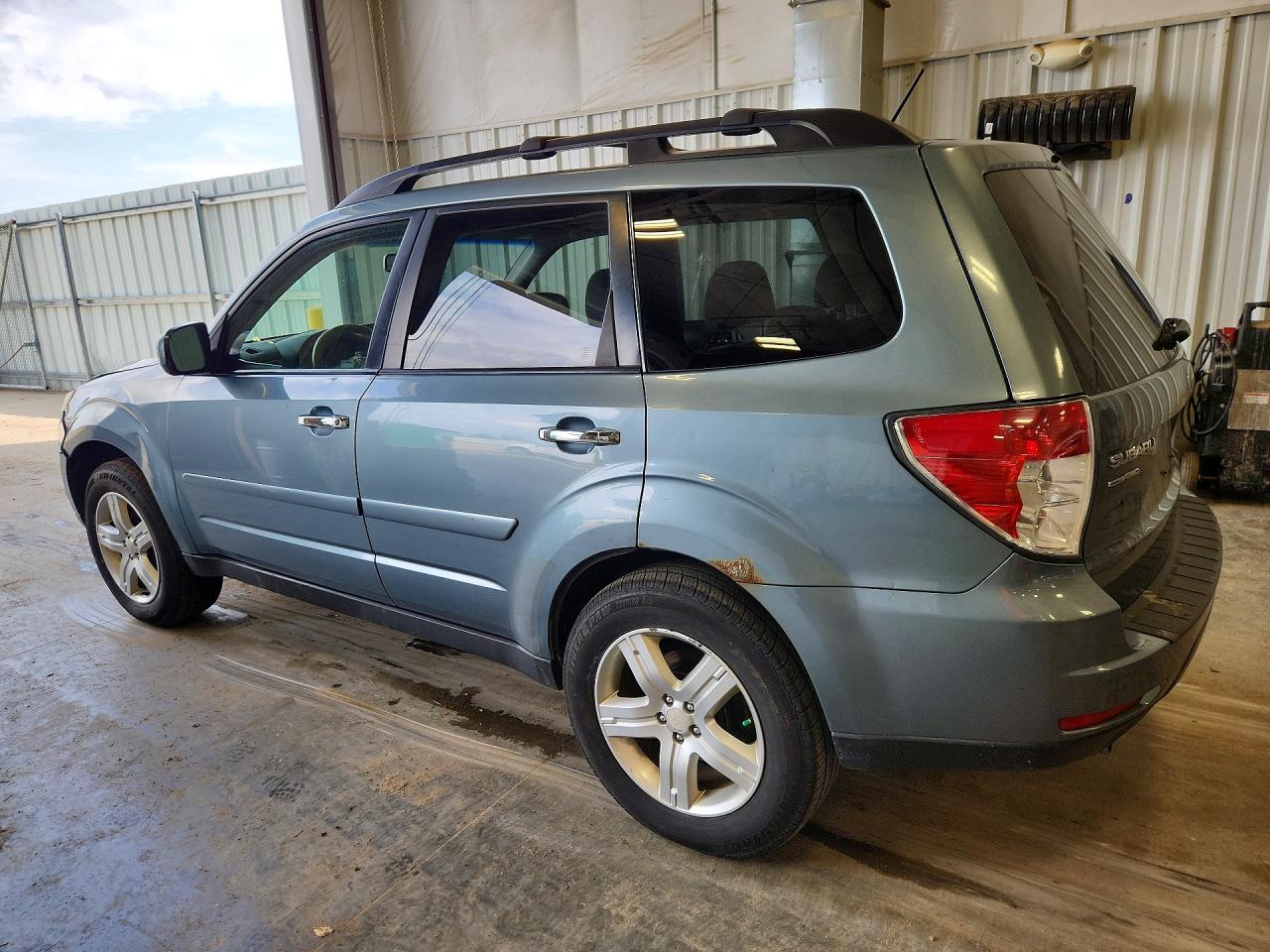 2010 Subaru Forester 2.5x Premium Blue vin: JF2SH6CCXAG758691