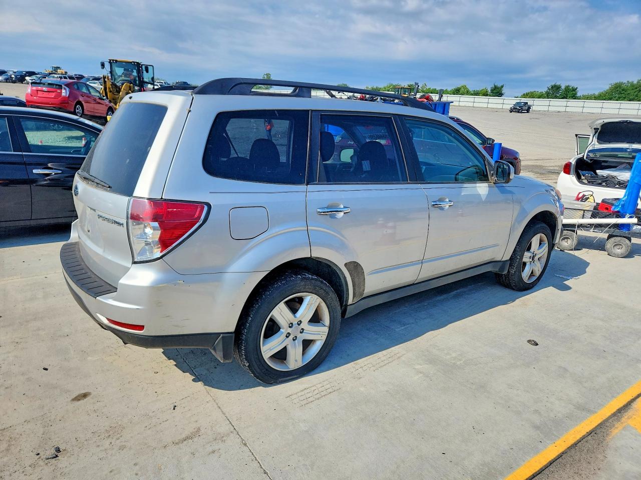 2010 Subaru Forester 2.5x Premium Silver vin: JF2SH6CCXAH720551