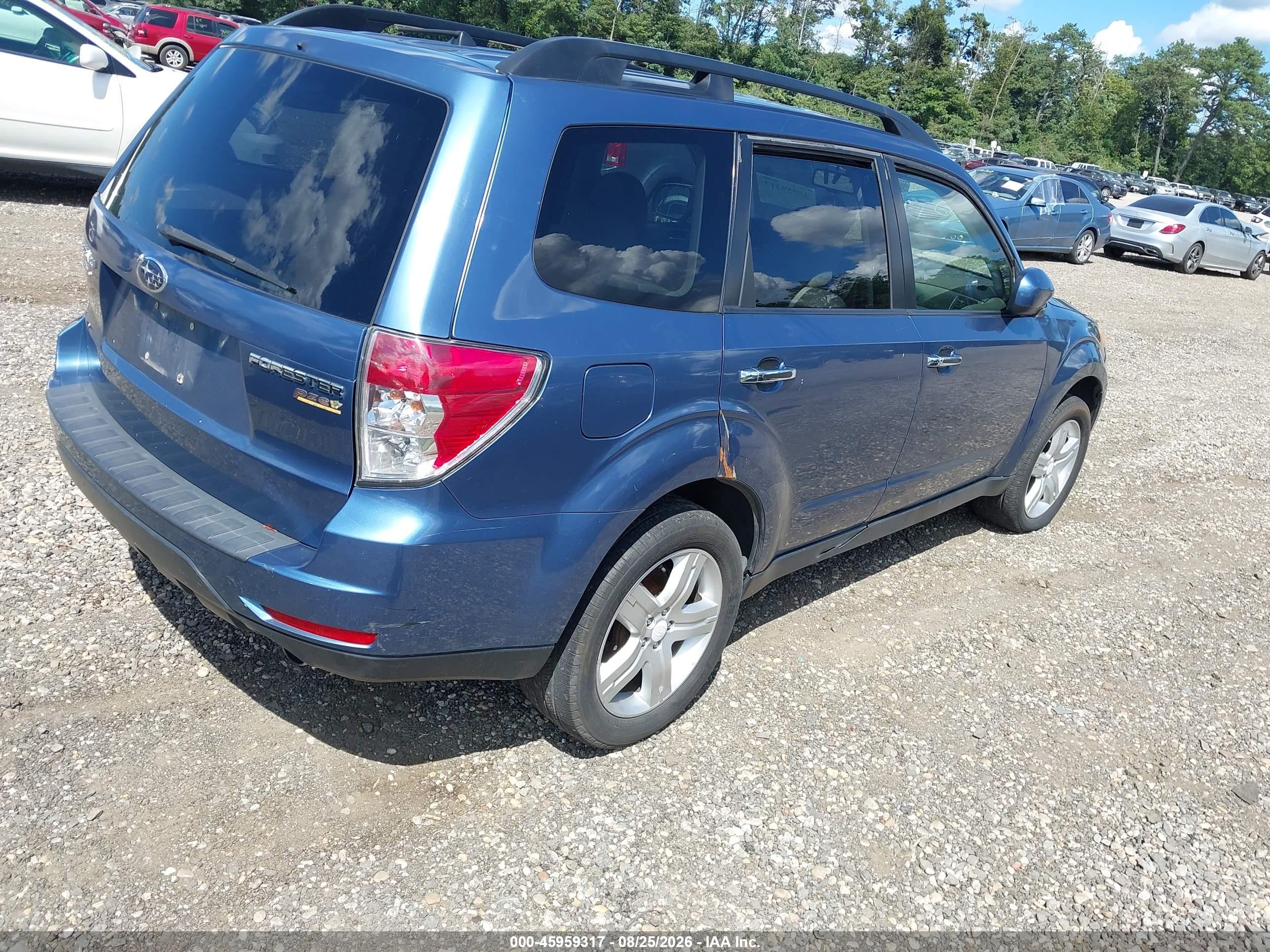 2010 Subaru Forester 2.5x Premium Blue vin: JF2SH6CCXAH733025