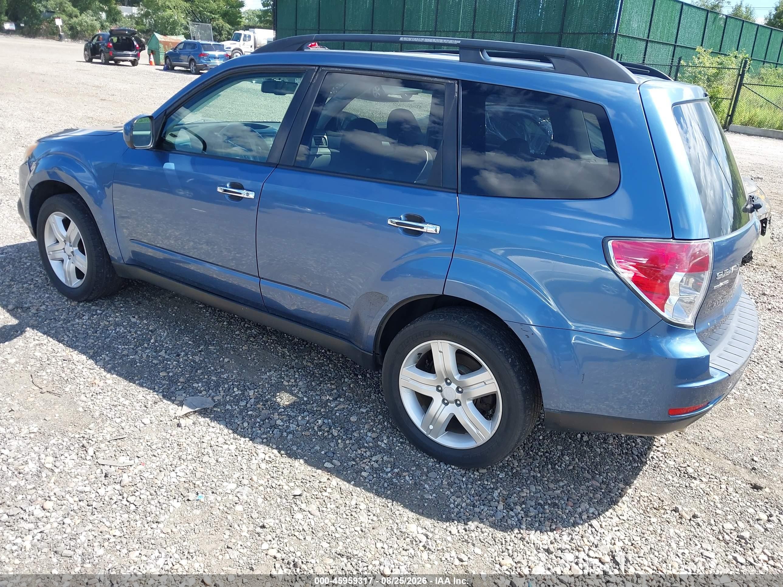 2010 Subaru Forester 2.5x Premium Blue vin: JF2SH6CCXAH733025