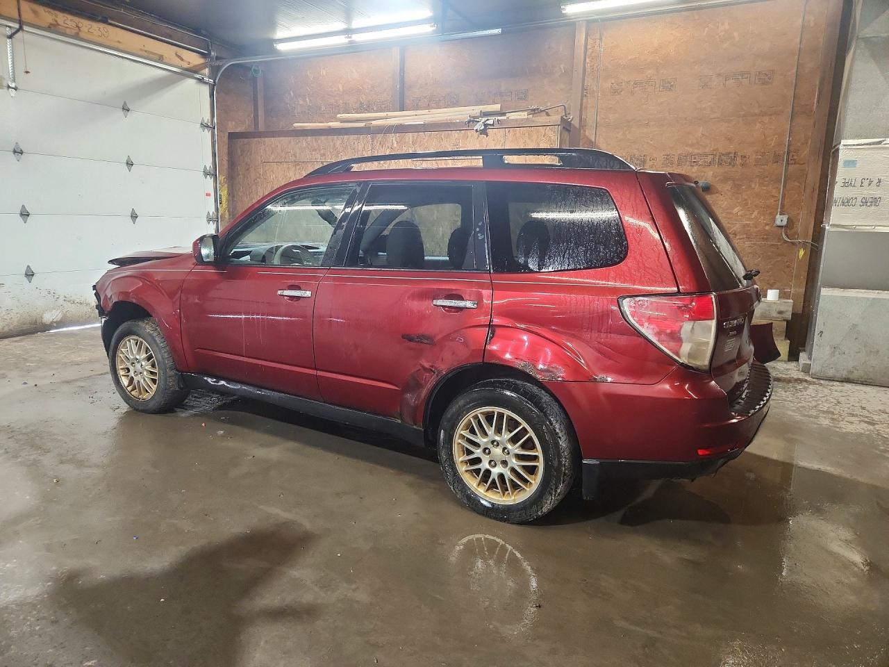 2010 Subaru Forester 2.5x Premium Burgundy vin: JF2SH6CCXAH740556