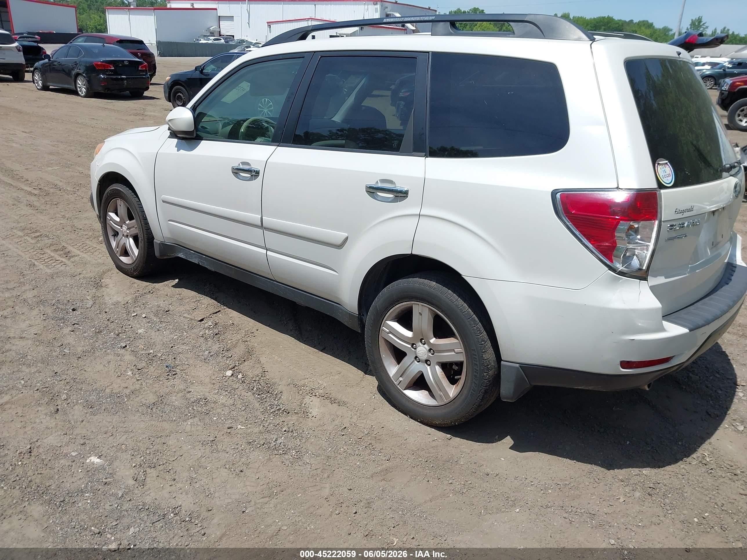 2010 Subaru Forester 2.5x Premium Кремовый vin: JF2SH6CCXAH741030