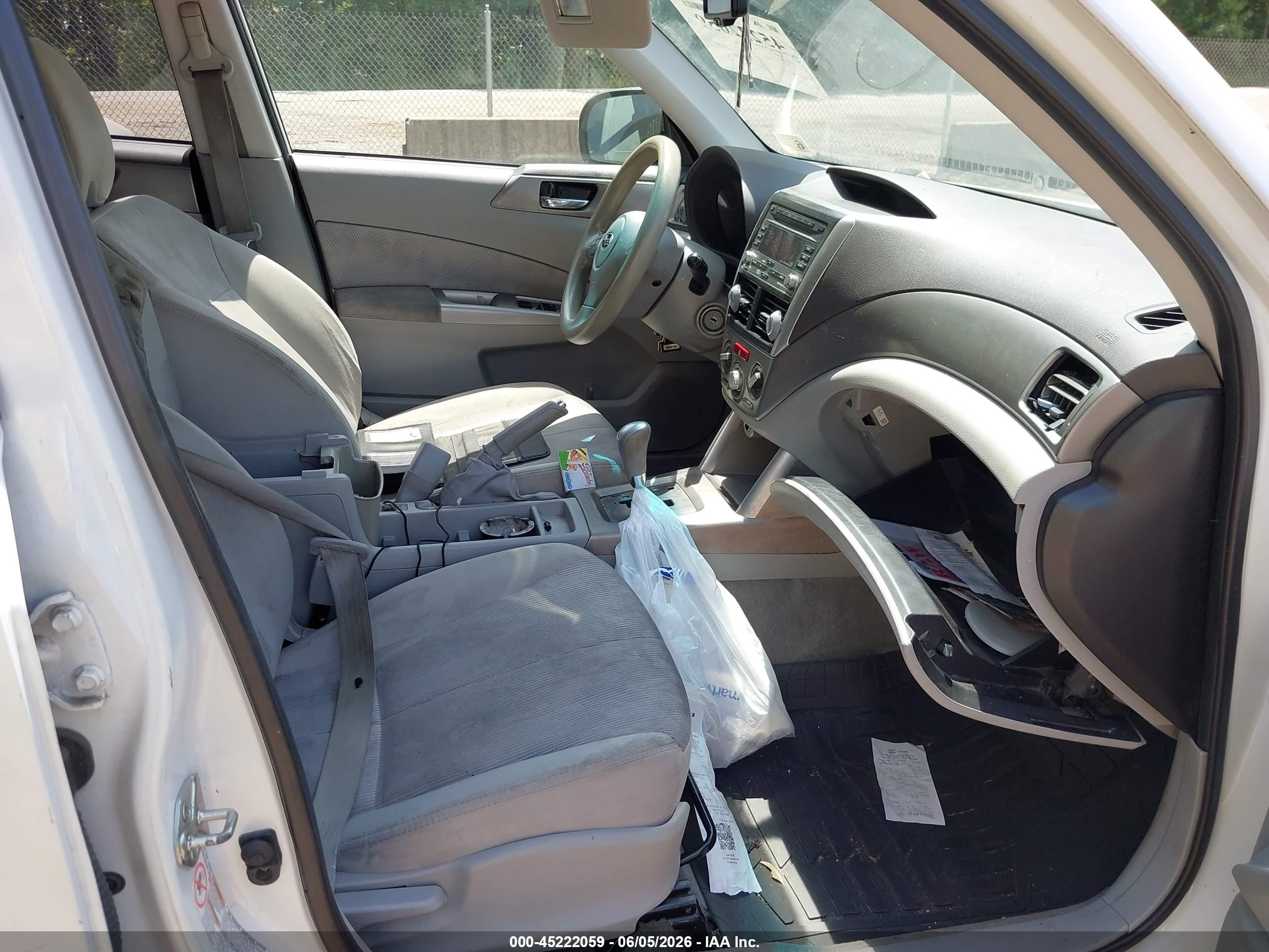 2010 Subaru Forester 2.5x Premium Кремовый vin: JF2SH6CCXAH741030