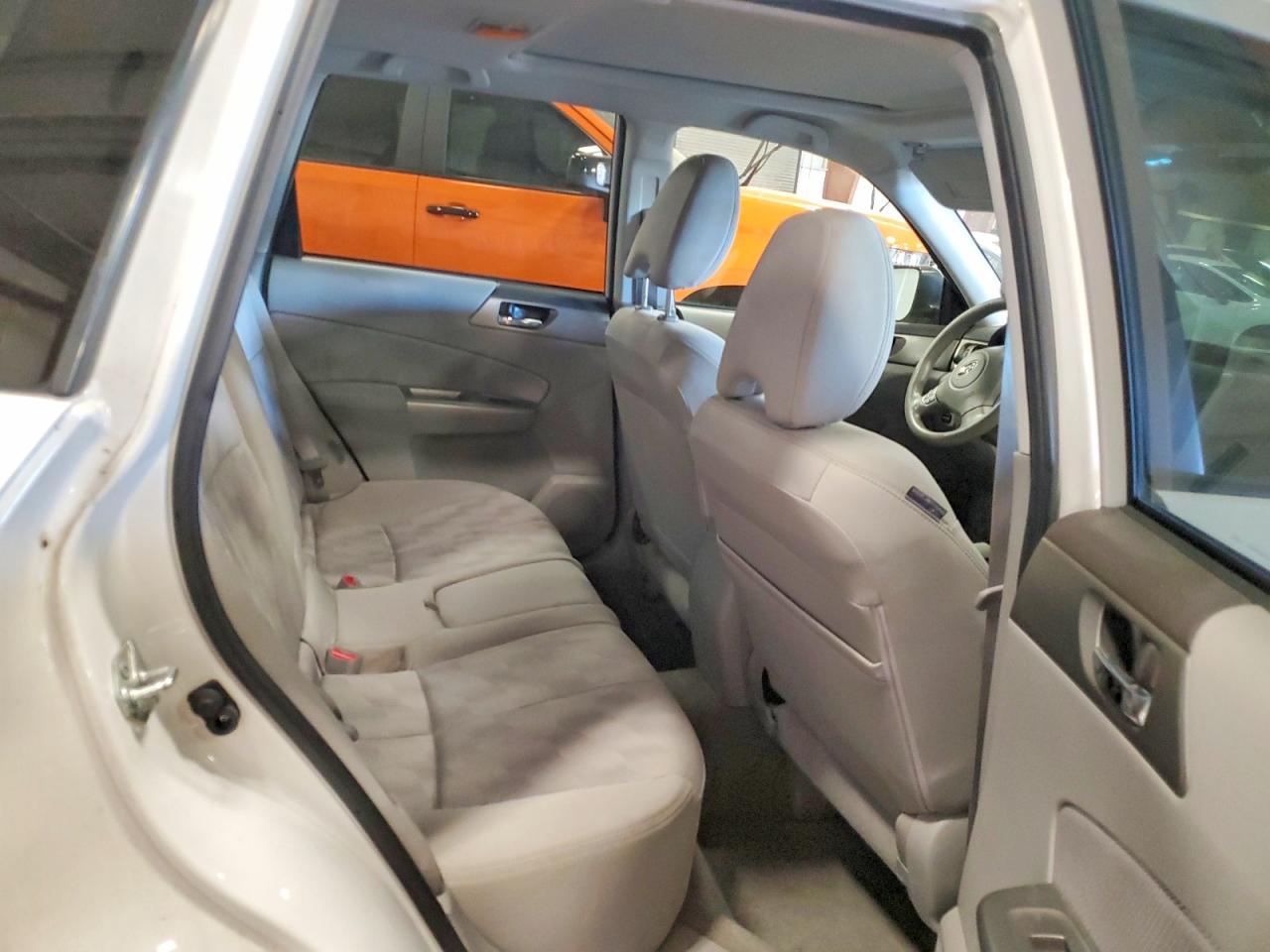 2010 Subaru Forester 2.5x Premium White vin: JF2SH6CCXAH783391