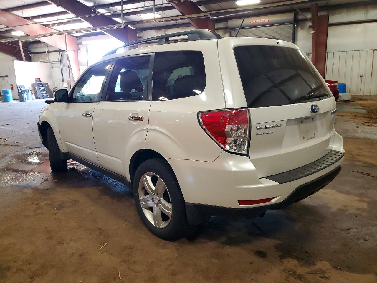 2010 Subaru Forester 2.5x Premium White vin: JF2SH6CCXAH783391