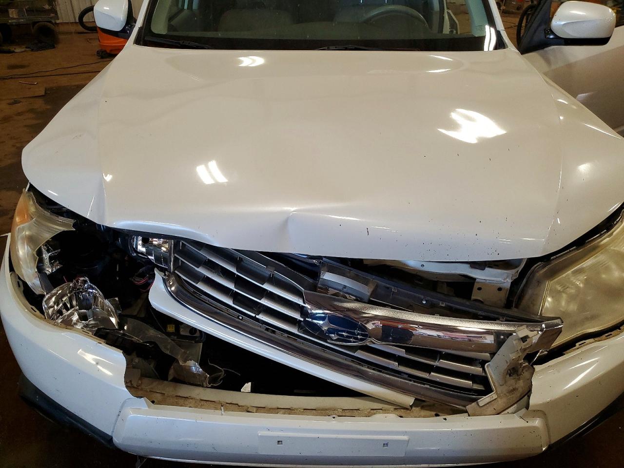 2010 Subaru Forester 2.5x Premium White vin: JF2SH6CCXAH783391