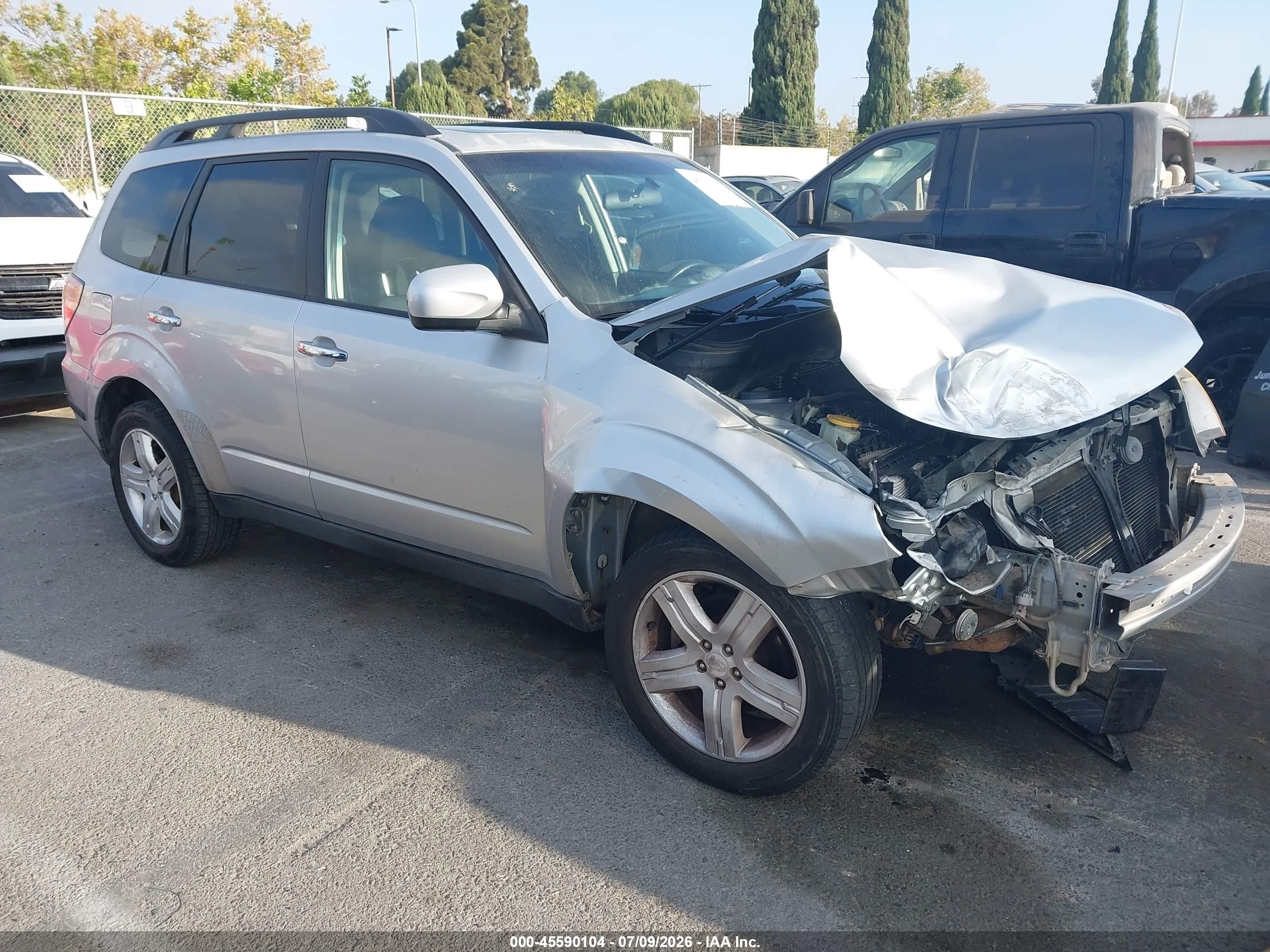 2010 Subaru Forester 2.5x Premium Silver vin: JF2SH6CCXAH789031