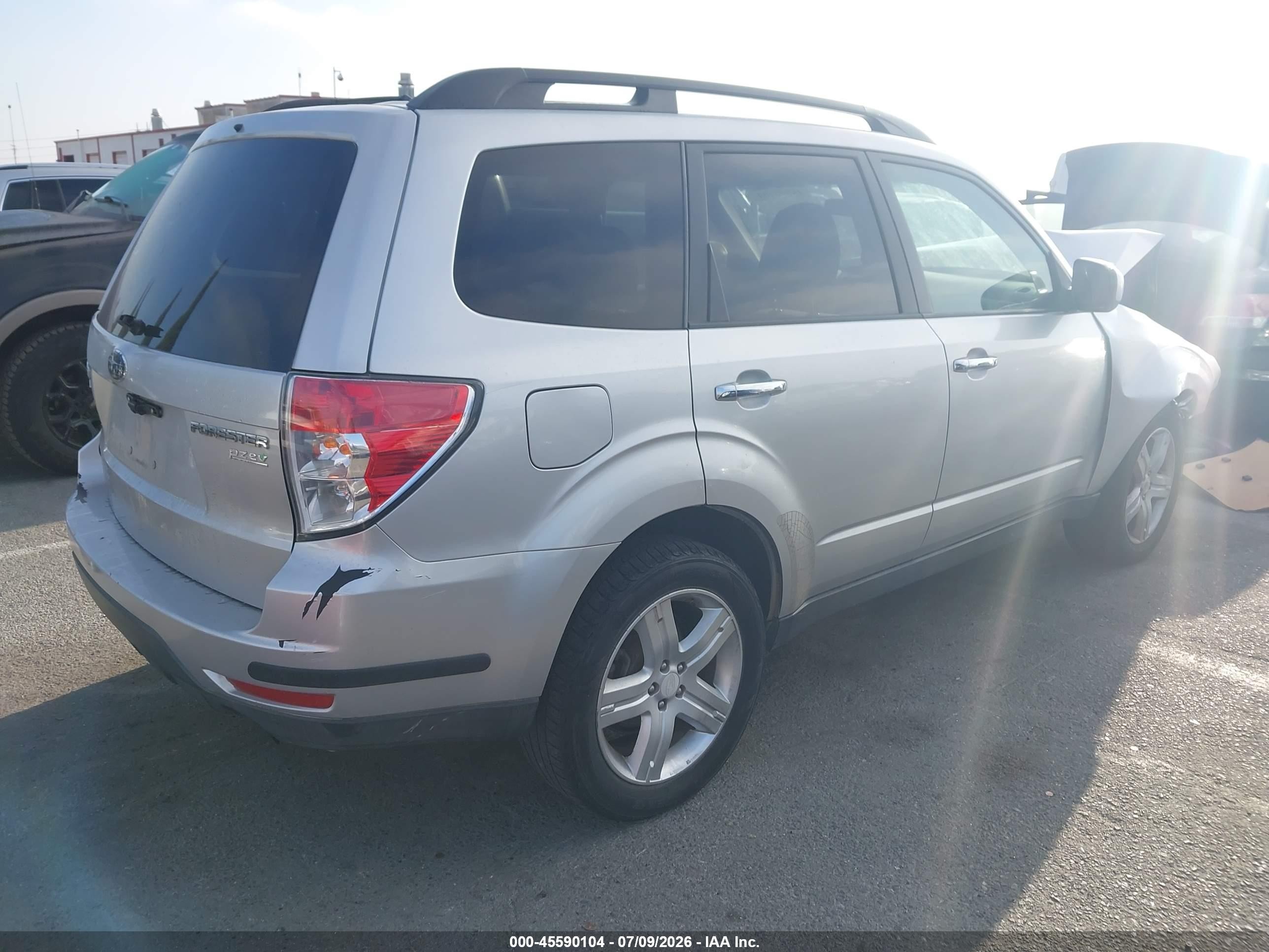 2010 Subaru Forester 2.5x Premium Silver vin: JF2SH6CCXAH789031
