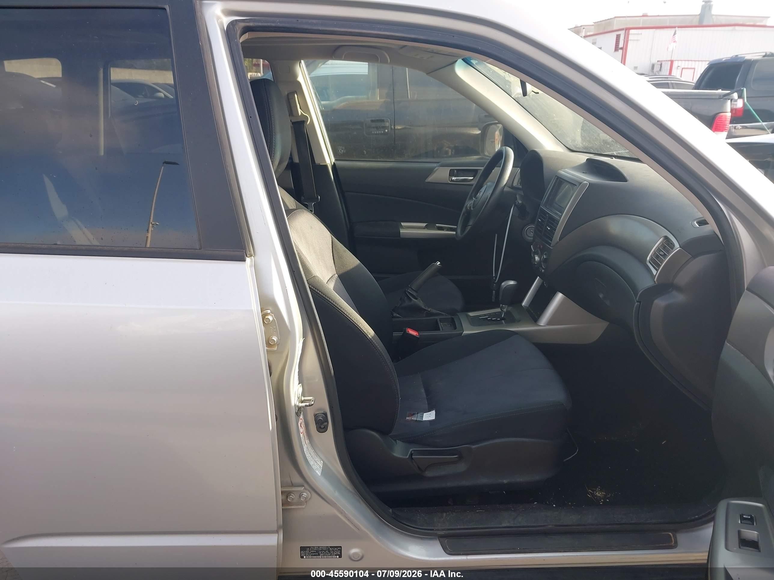 2010 Subaru Forester 2.5x Premium Silver vin: JF2SH6CCXAH789031