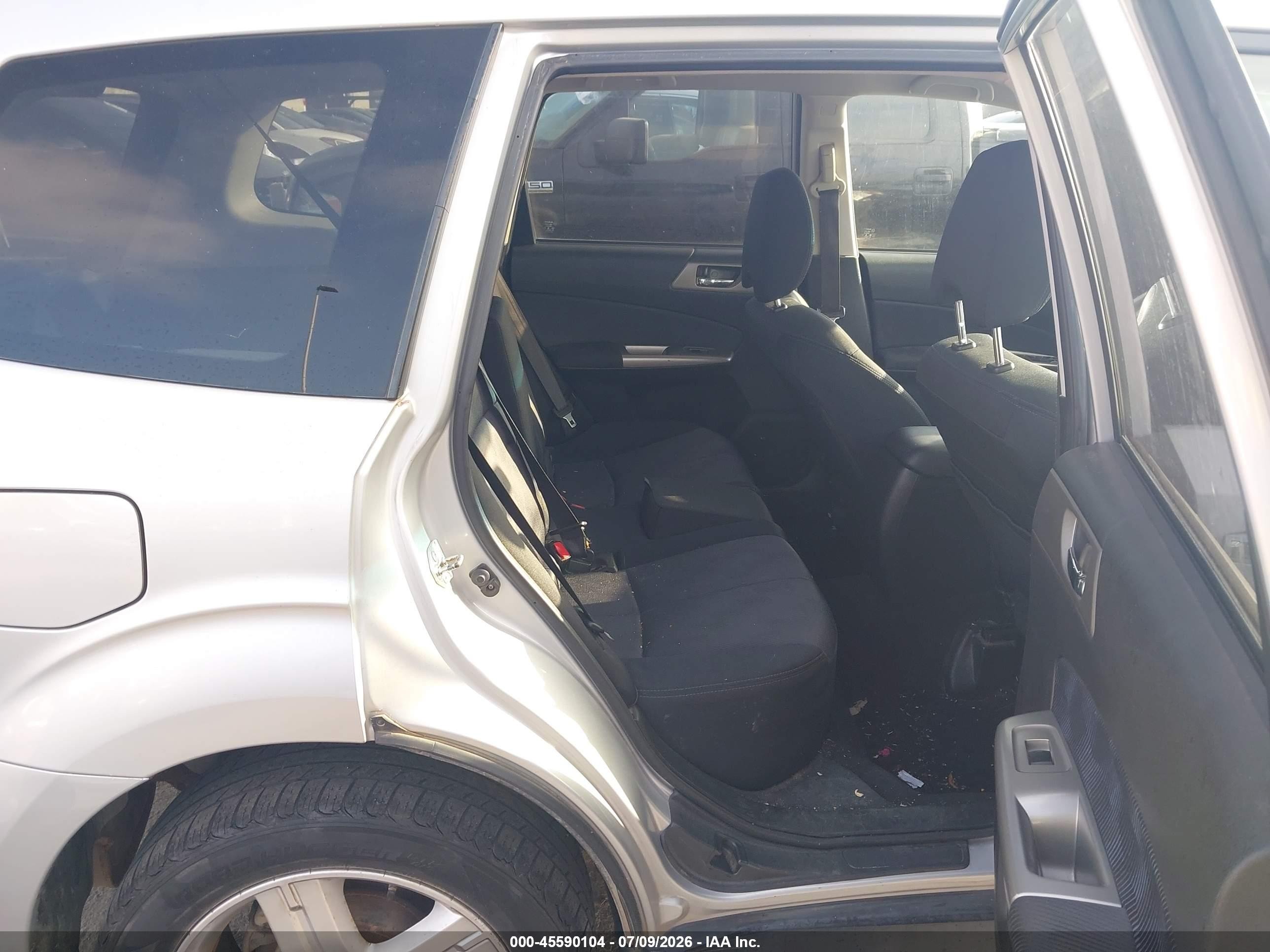 2010 Subaru Forester 2.5x Premium Silver vin: JF2SH6CCXAH789031