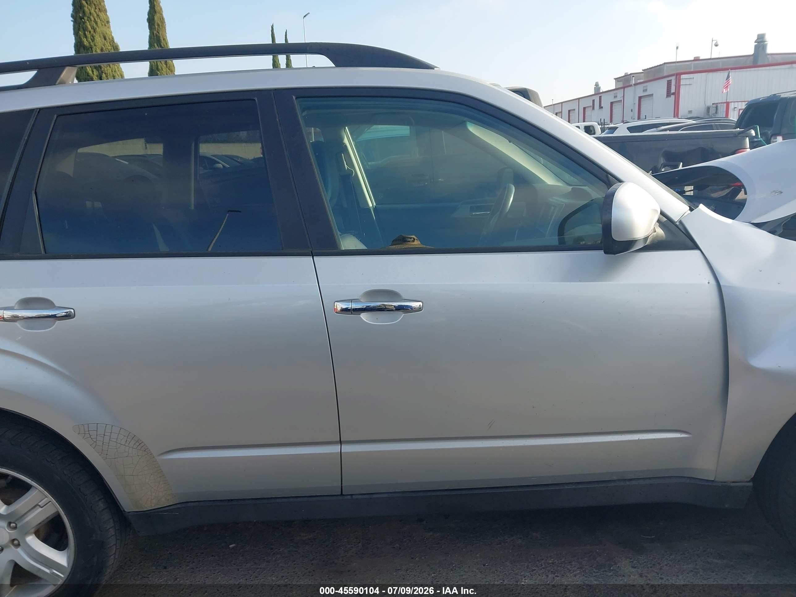 2010 Subaru Forester 2.5x Premium Silver vin: JF2SH6CCXAH789031