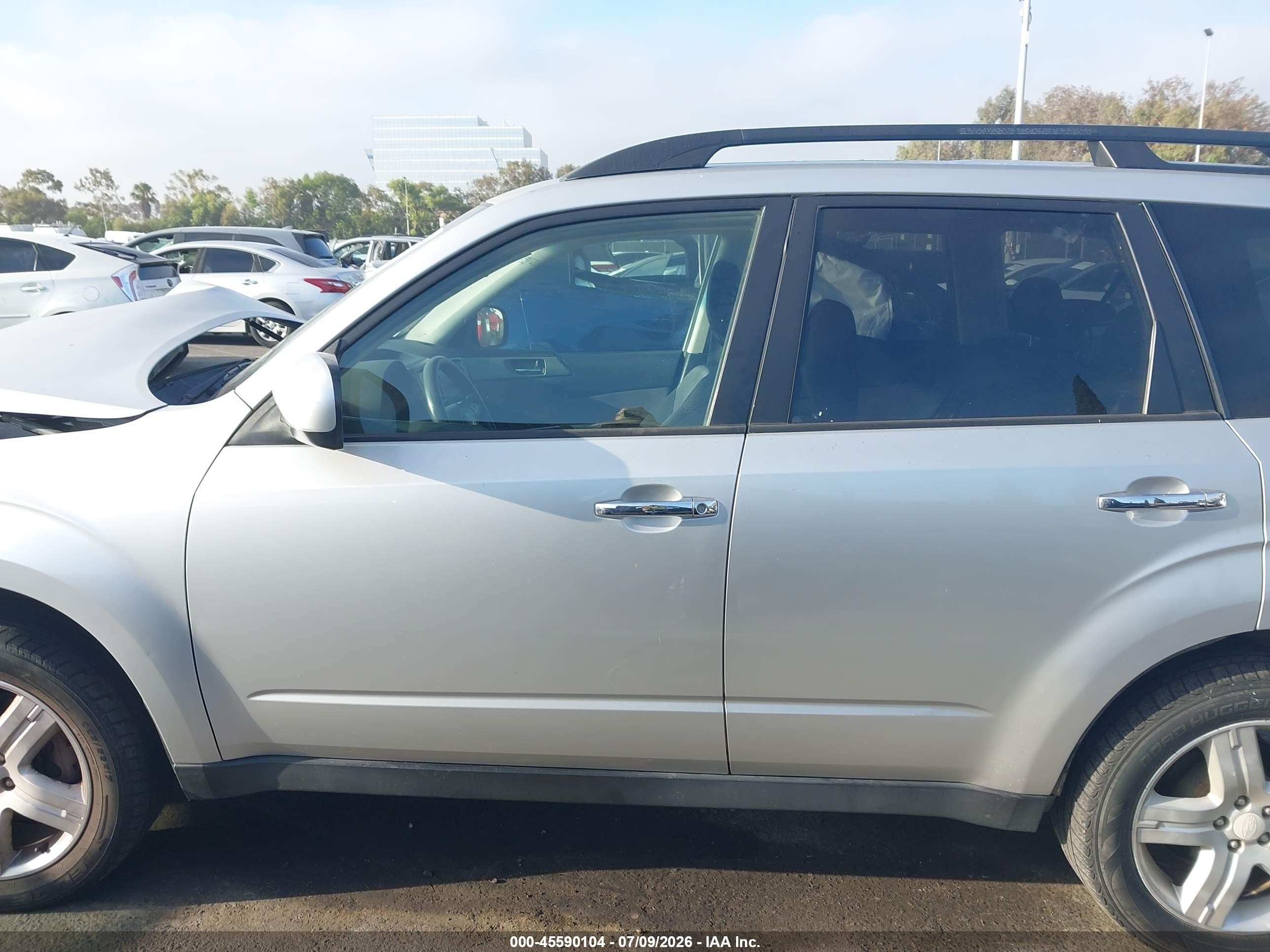 2010 Subaru Forester 2.5x Premium Silver vin: JF2SH6CCXAH789031